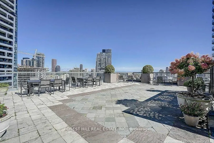 24 Wellesley Street W, #1204