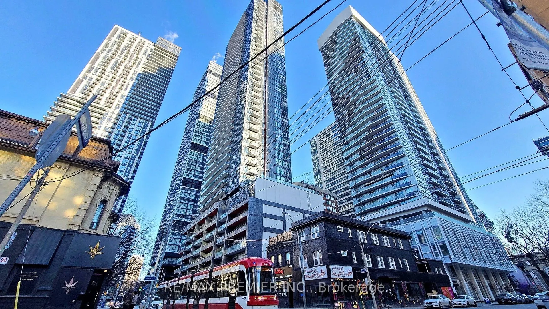 159 Dundas Street E, #901