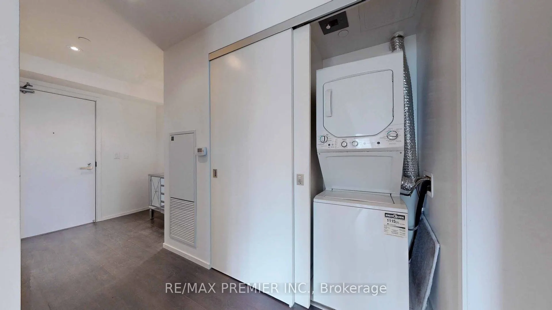 159 Dundas Street E, #901