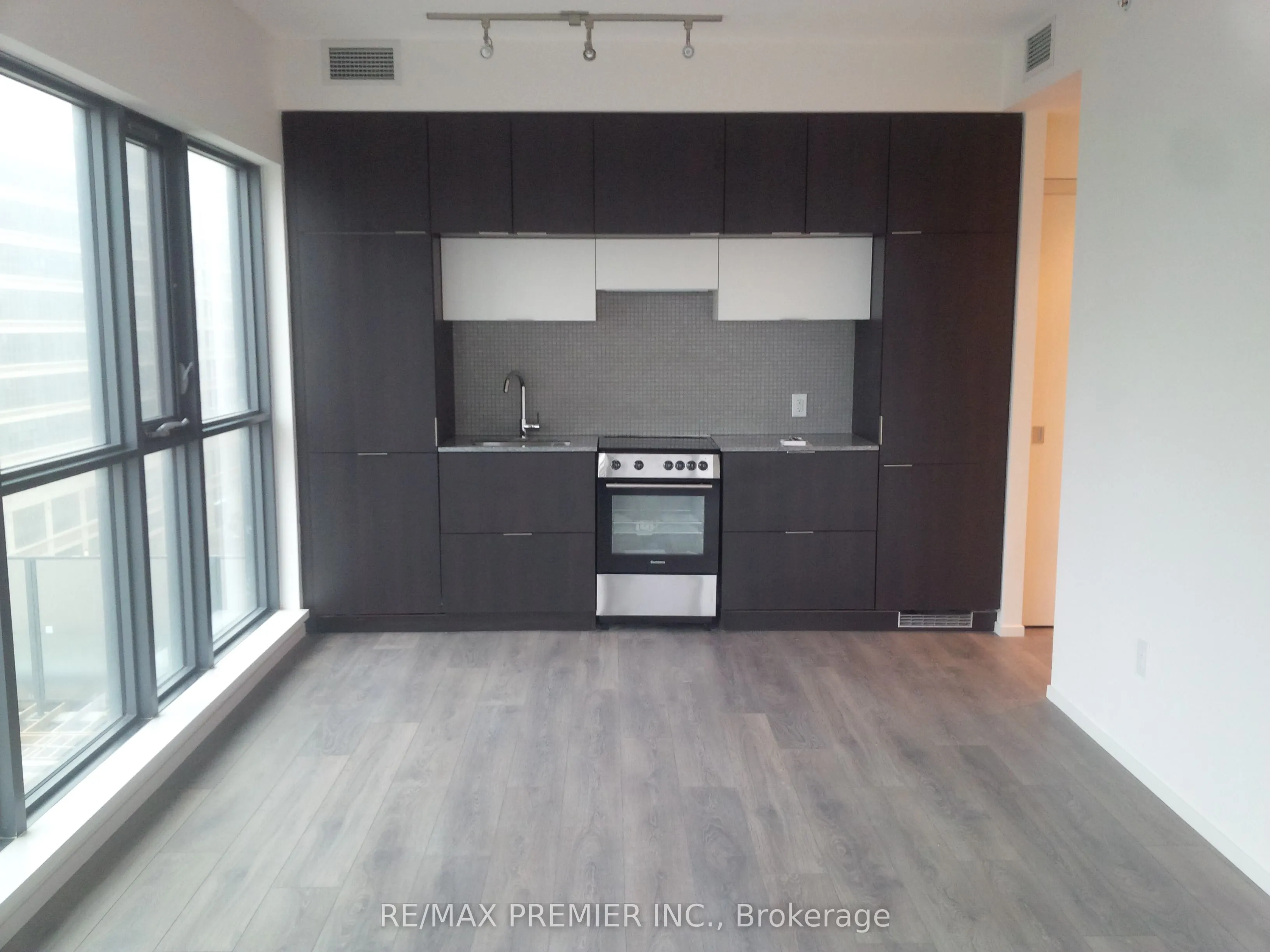 159 Dundas Street E, #901