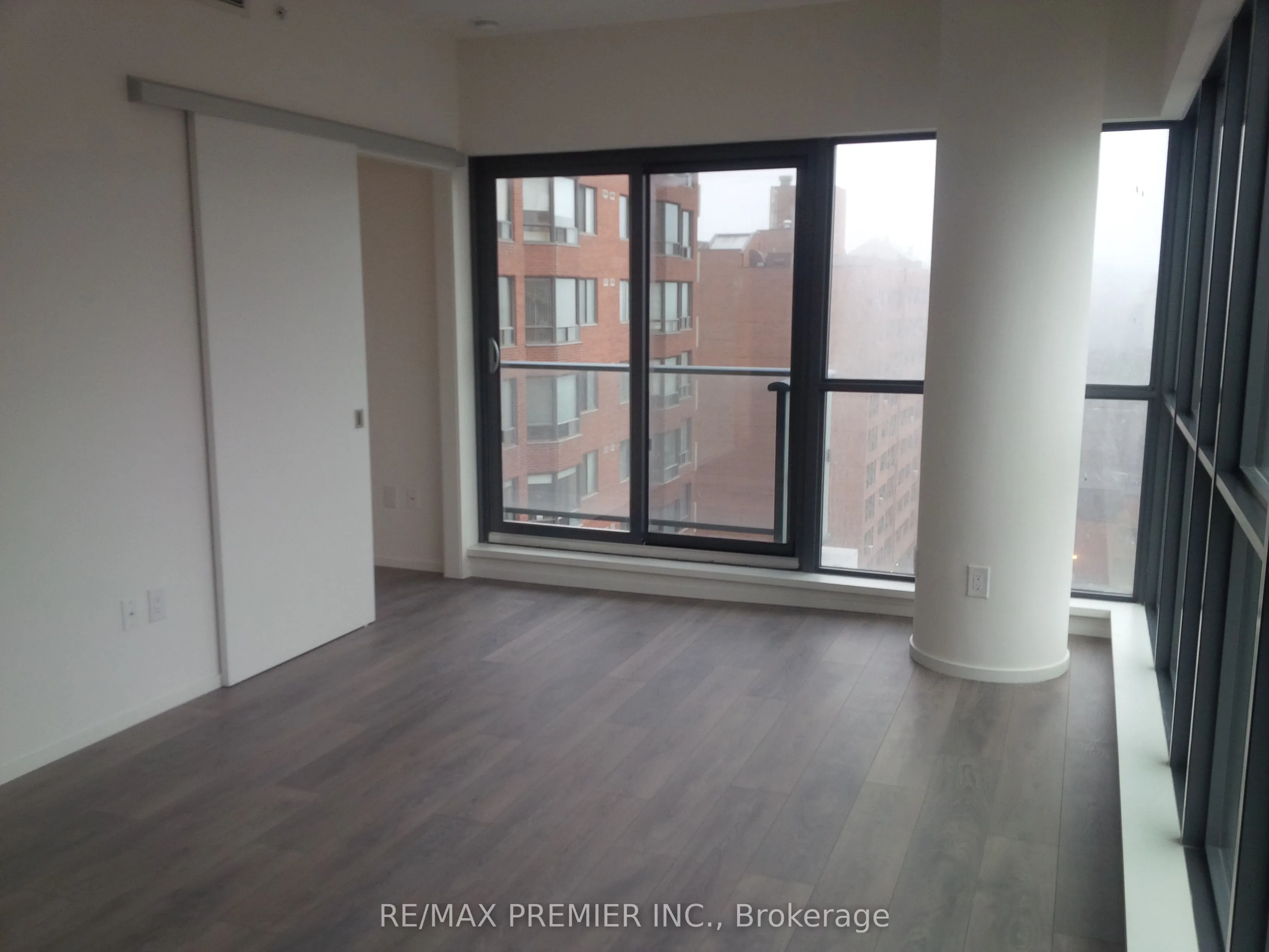 159 Dundas Street E, #901