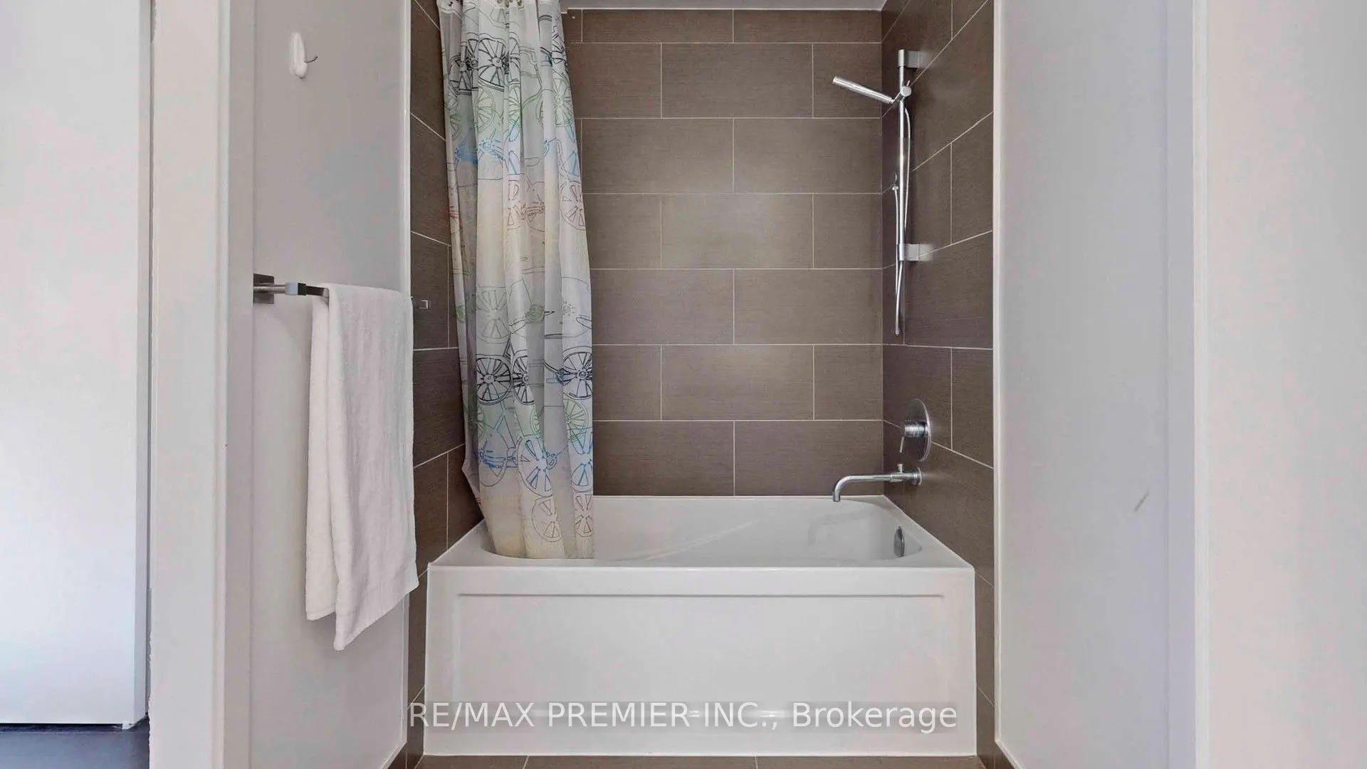 159 Dundas Street E, #901