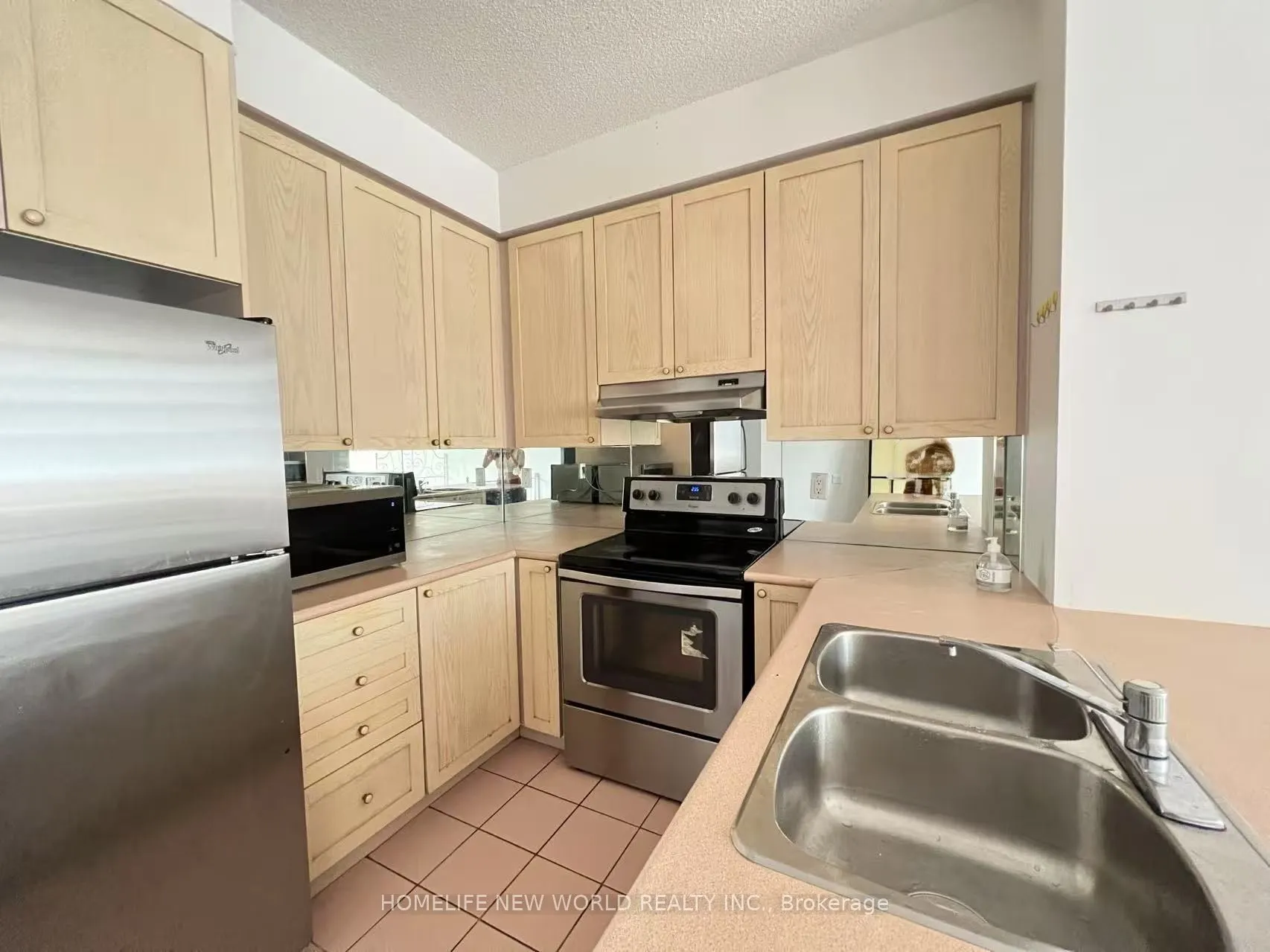 555 Yonge Street, #513