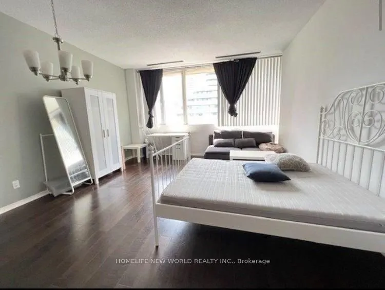 555 Yonge Street, #513