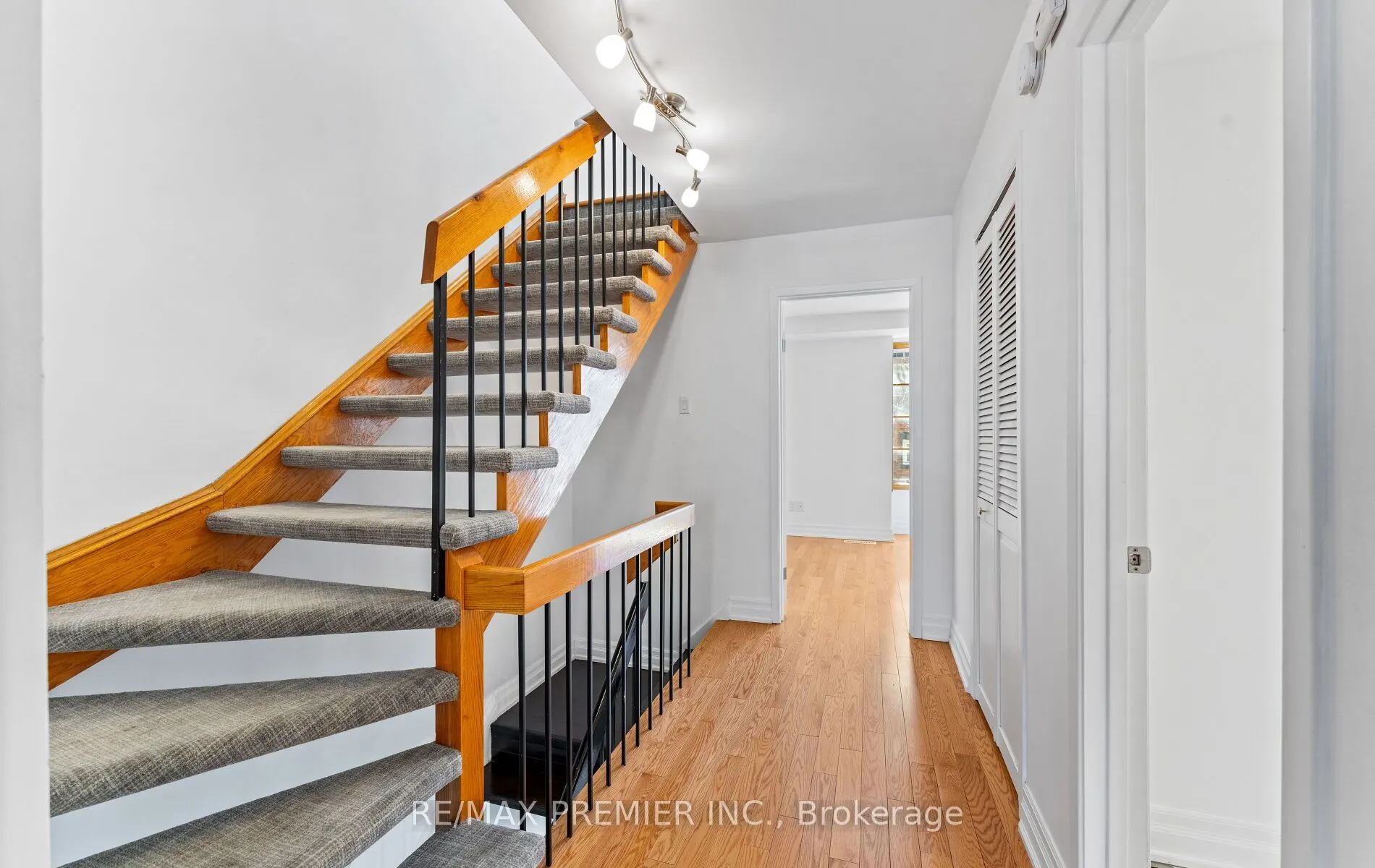 211 Mutual Street