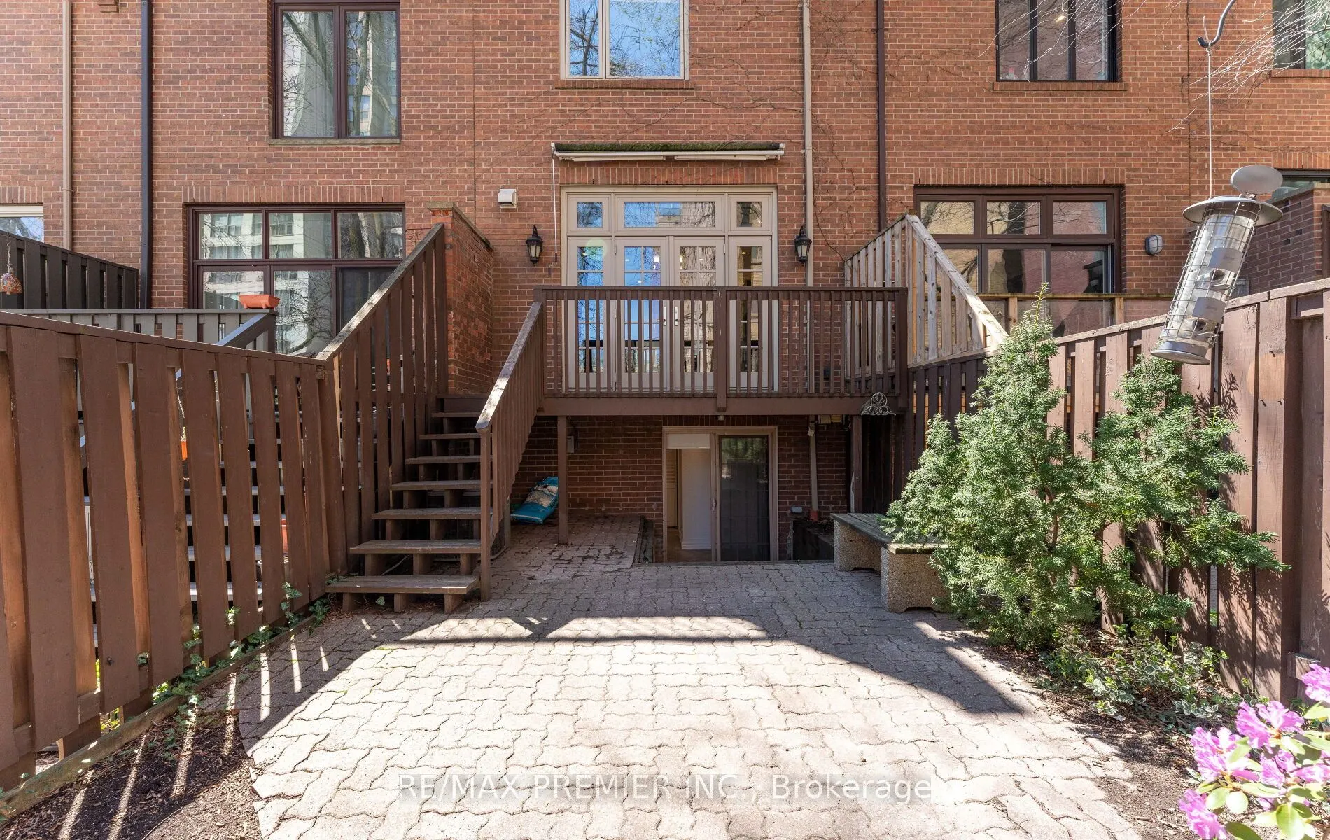 211 Mutual Street