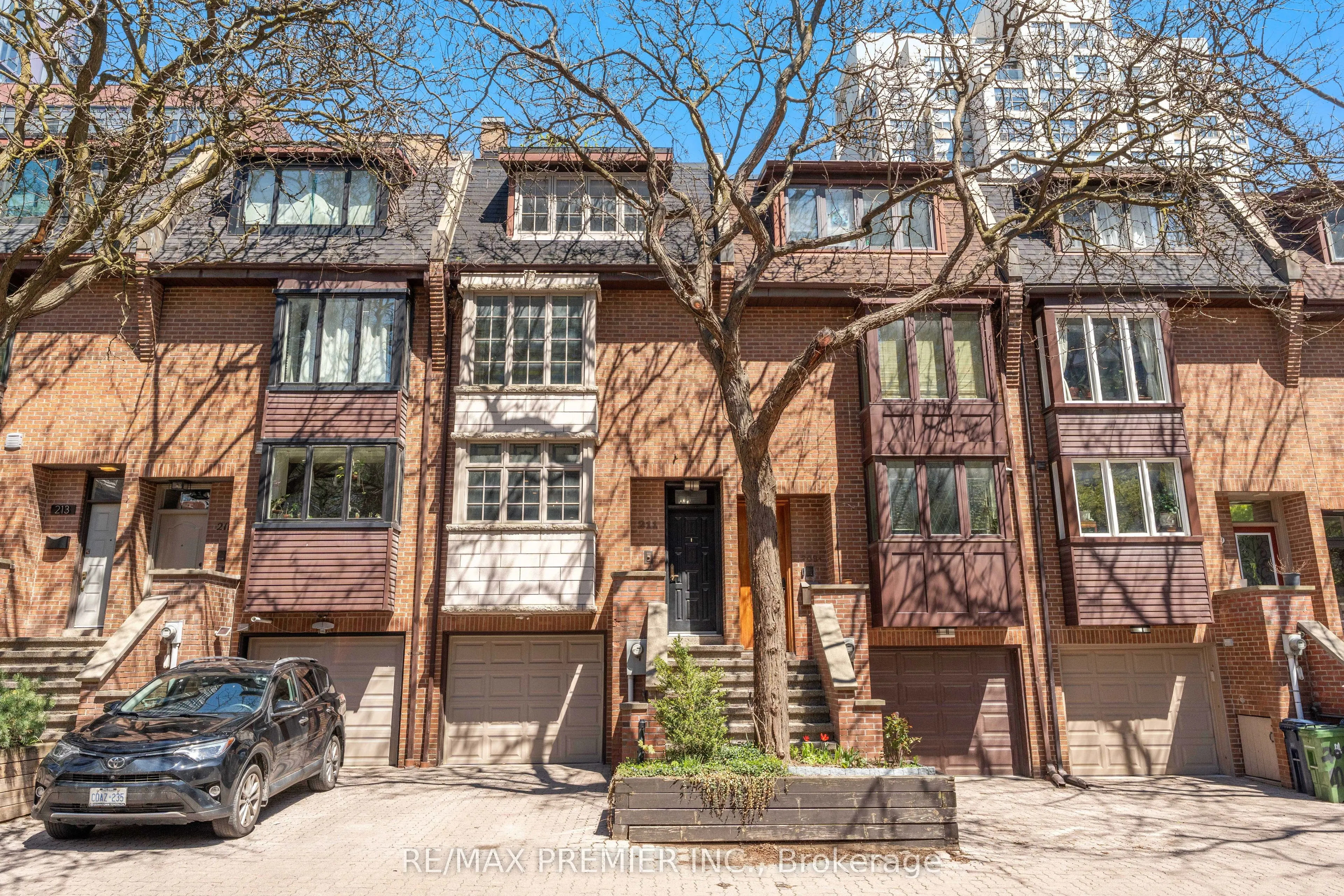 211 Mutual Street