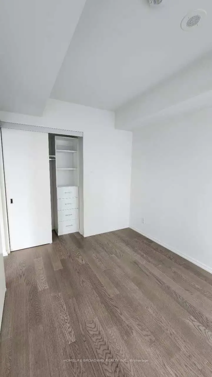 5 Soudan Avenue, #2210
