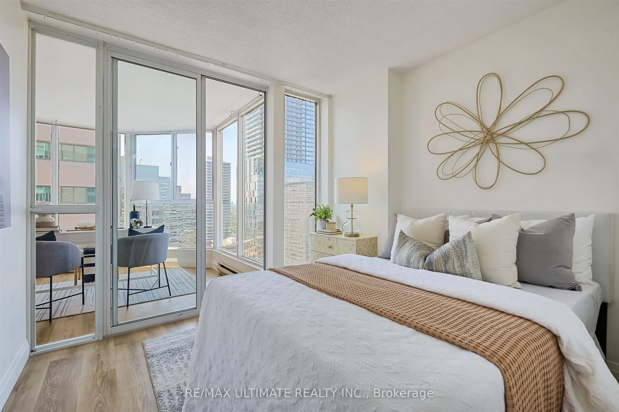 55 Centre Avenue, #2206