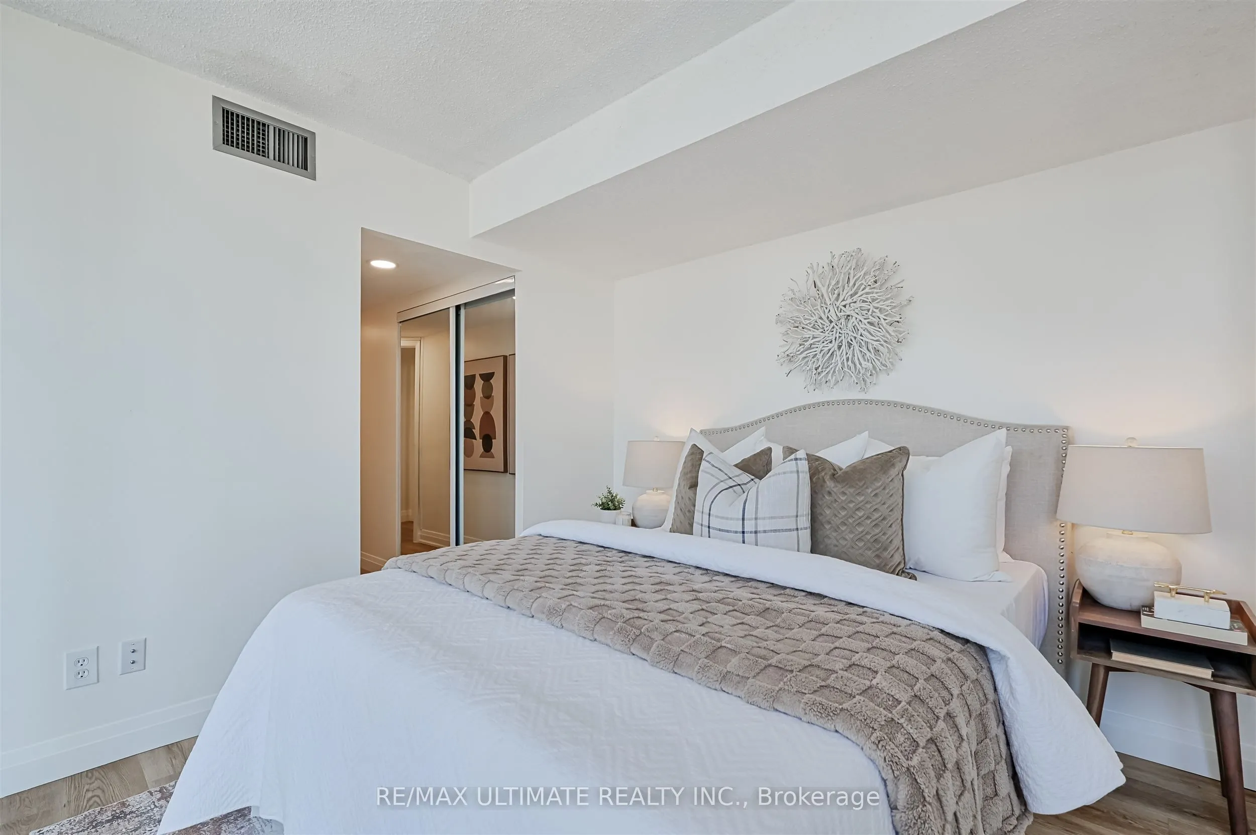 55 Centre Avenue, #2206