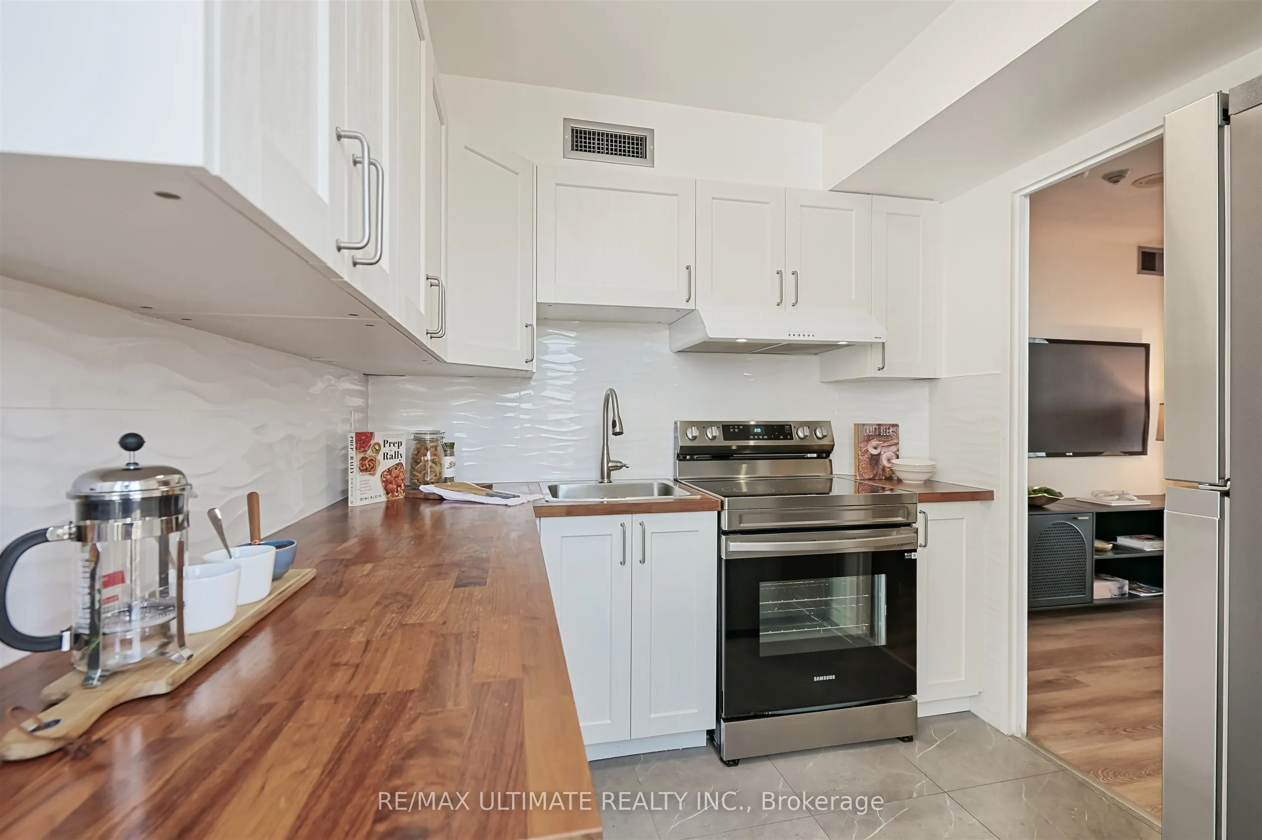55 Centre Avenue, #2206