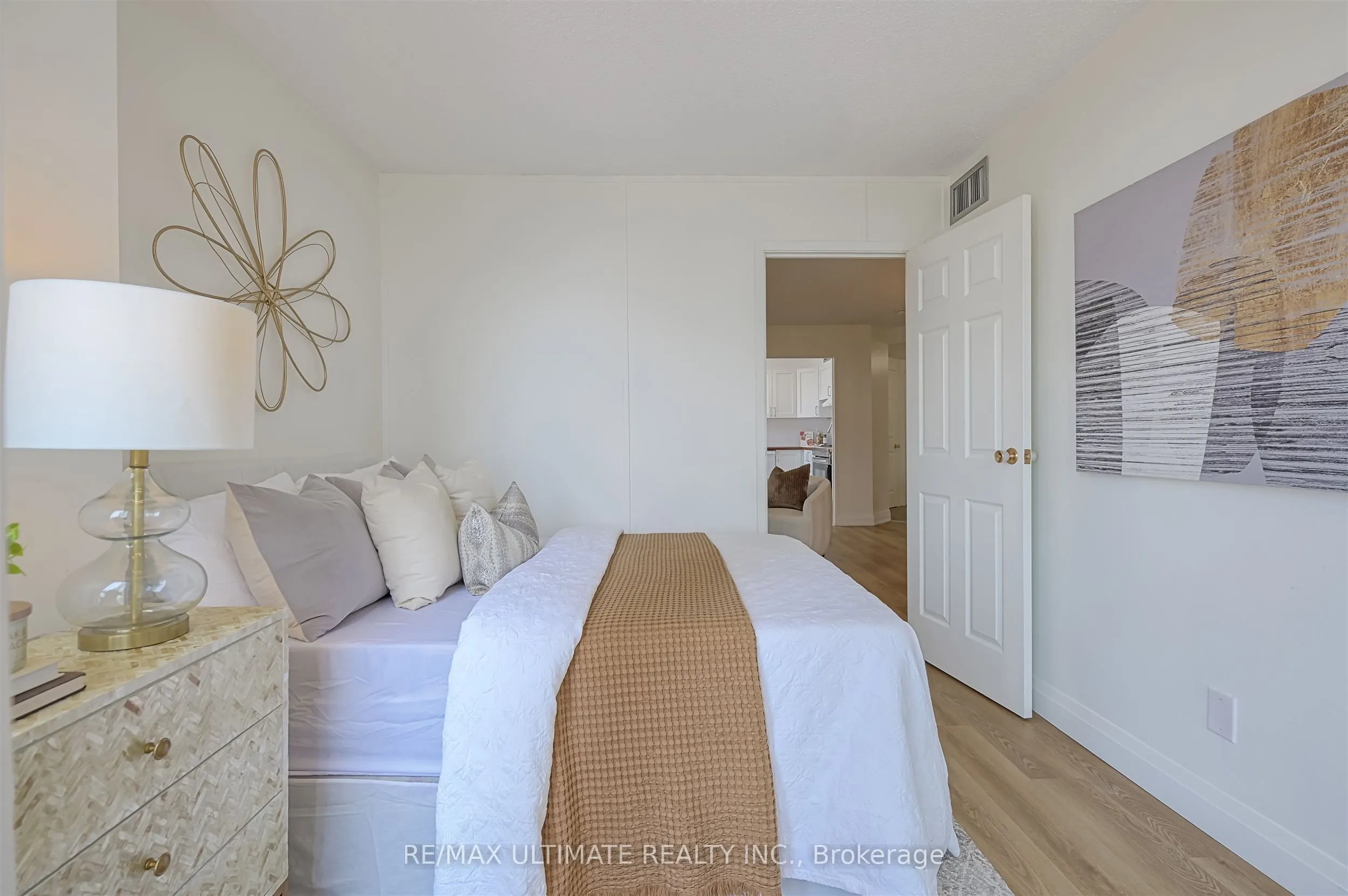 55 Centre Avenue, #2206