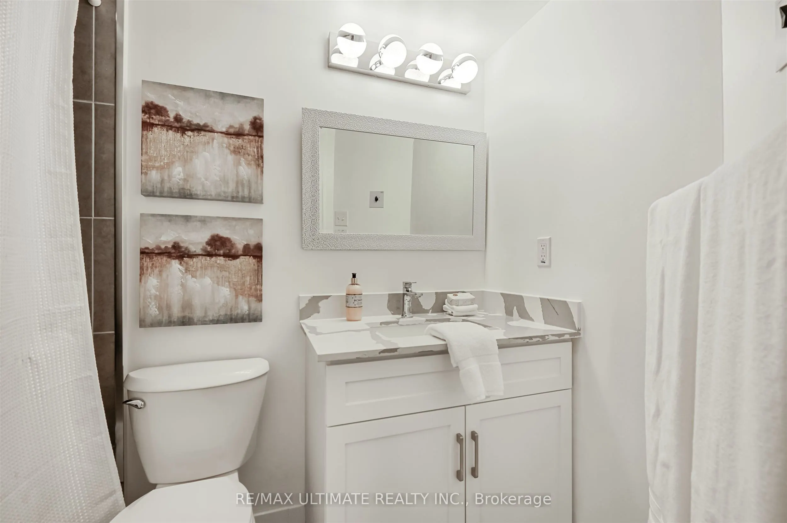 55 Centre Avenue, #2206