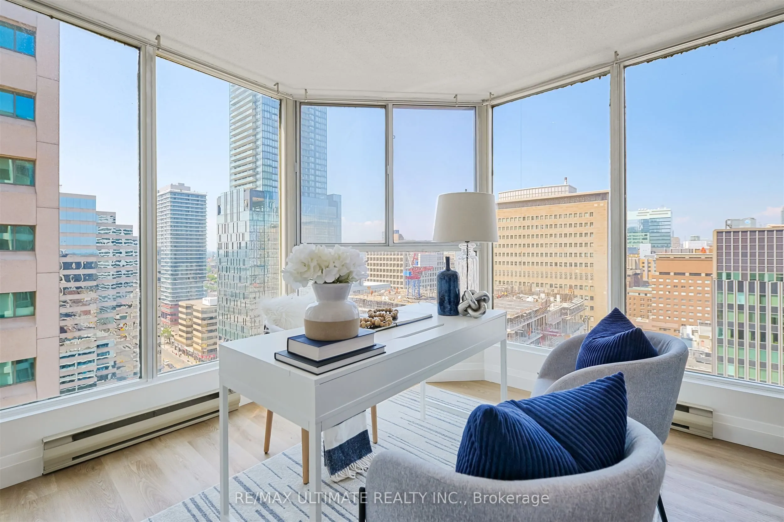 55 Centre Avenue, #2206