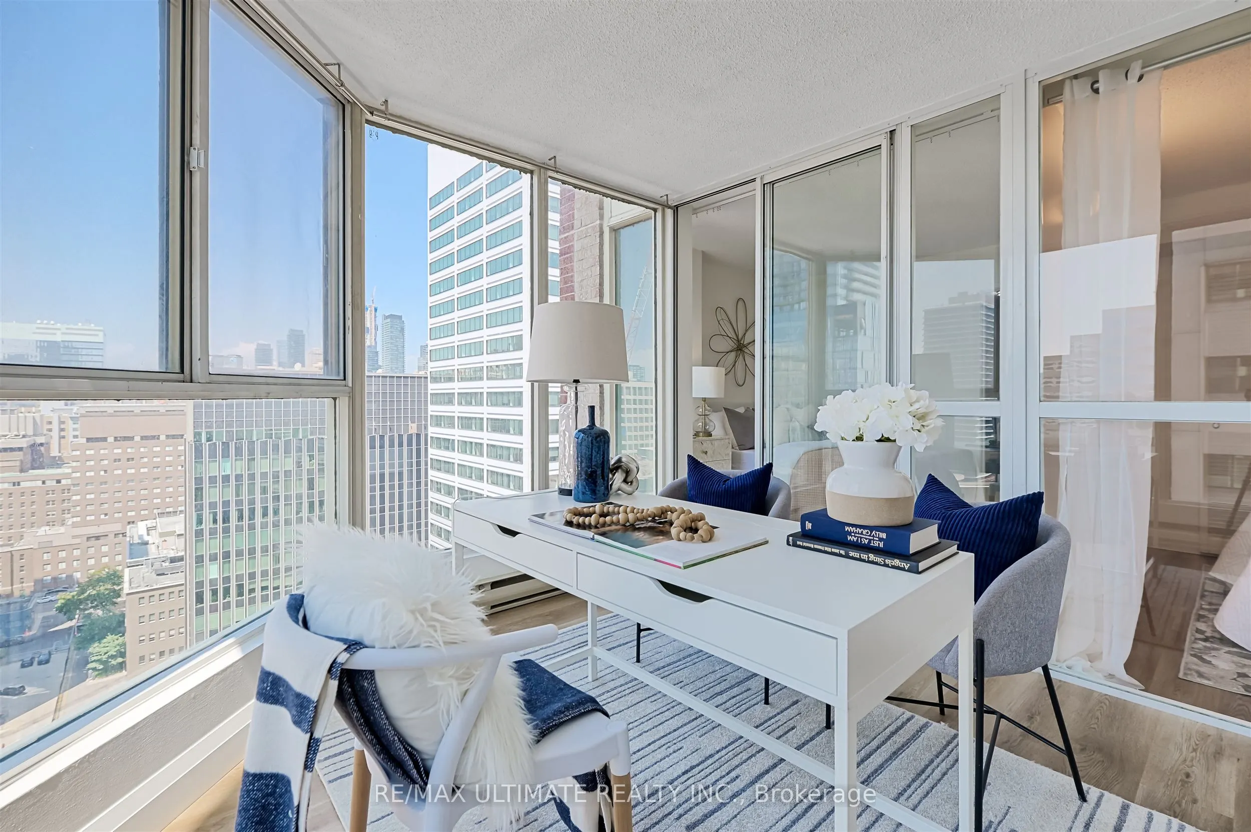 55 Centre Avenue, #2206
