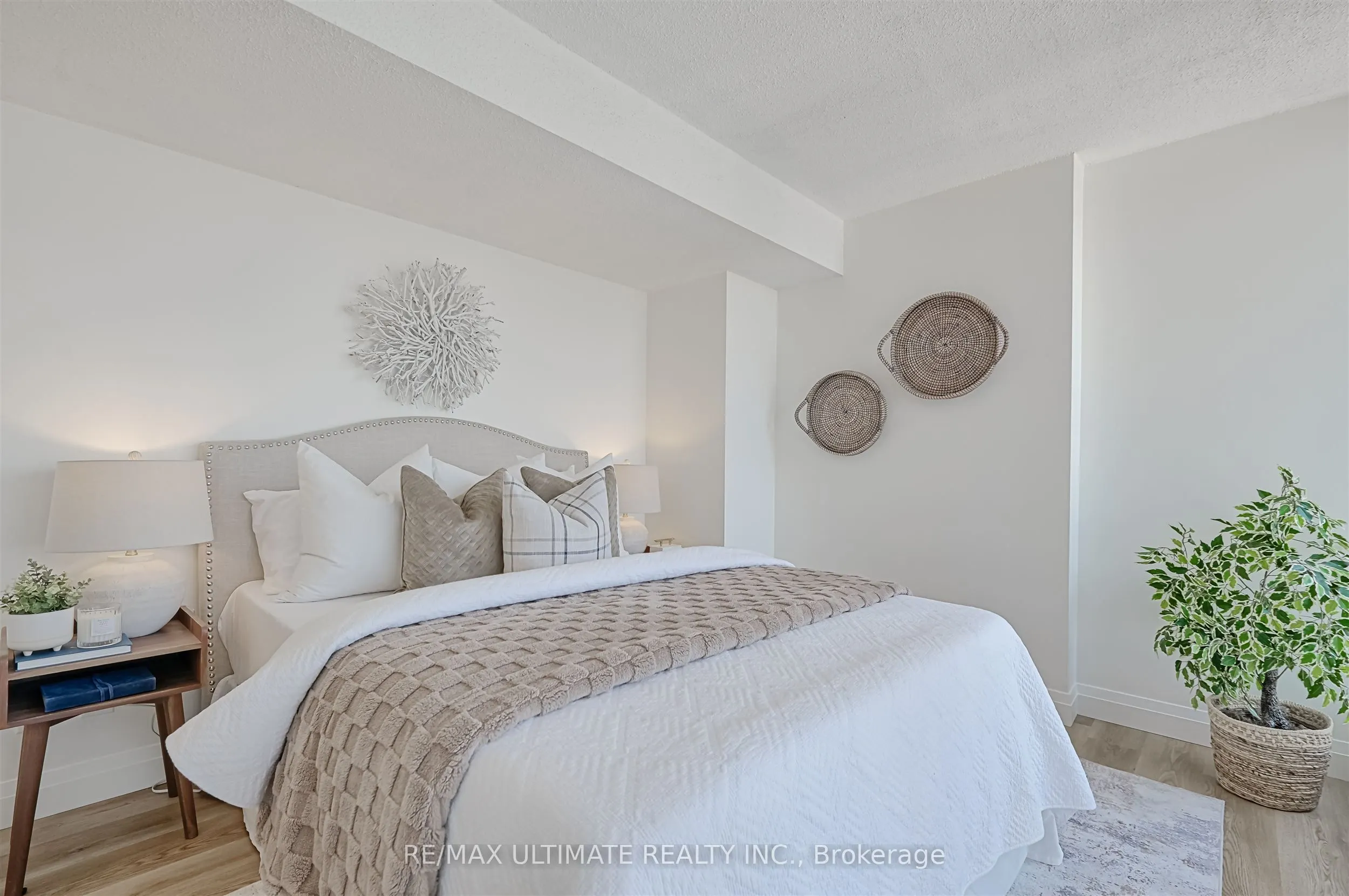 55 Centre Avenue, #2206