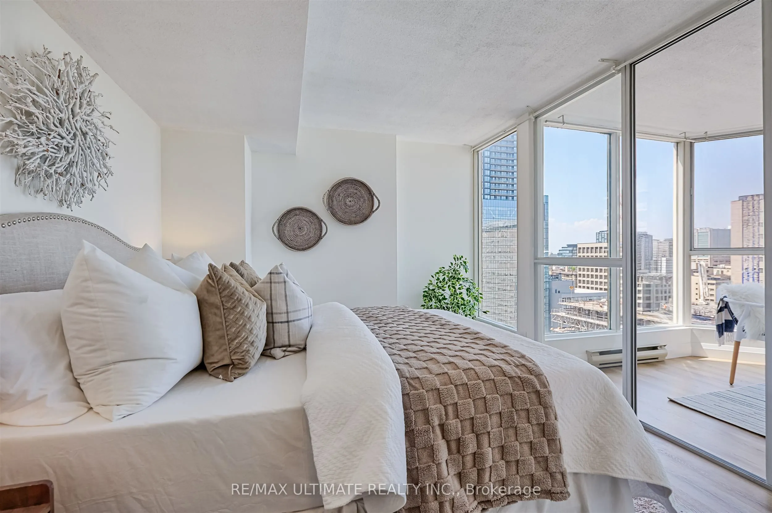 55 Centre Avenue, #2206