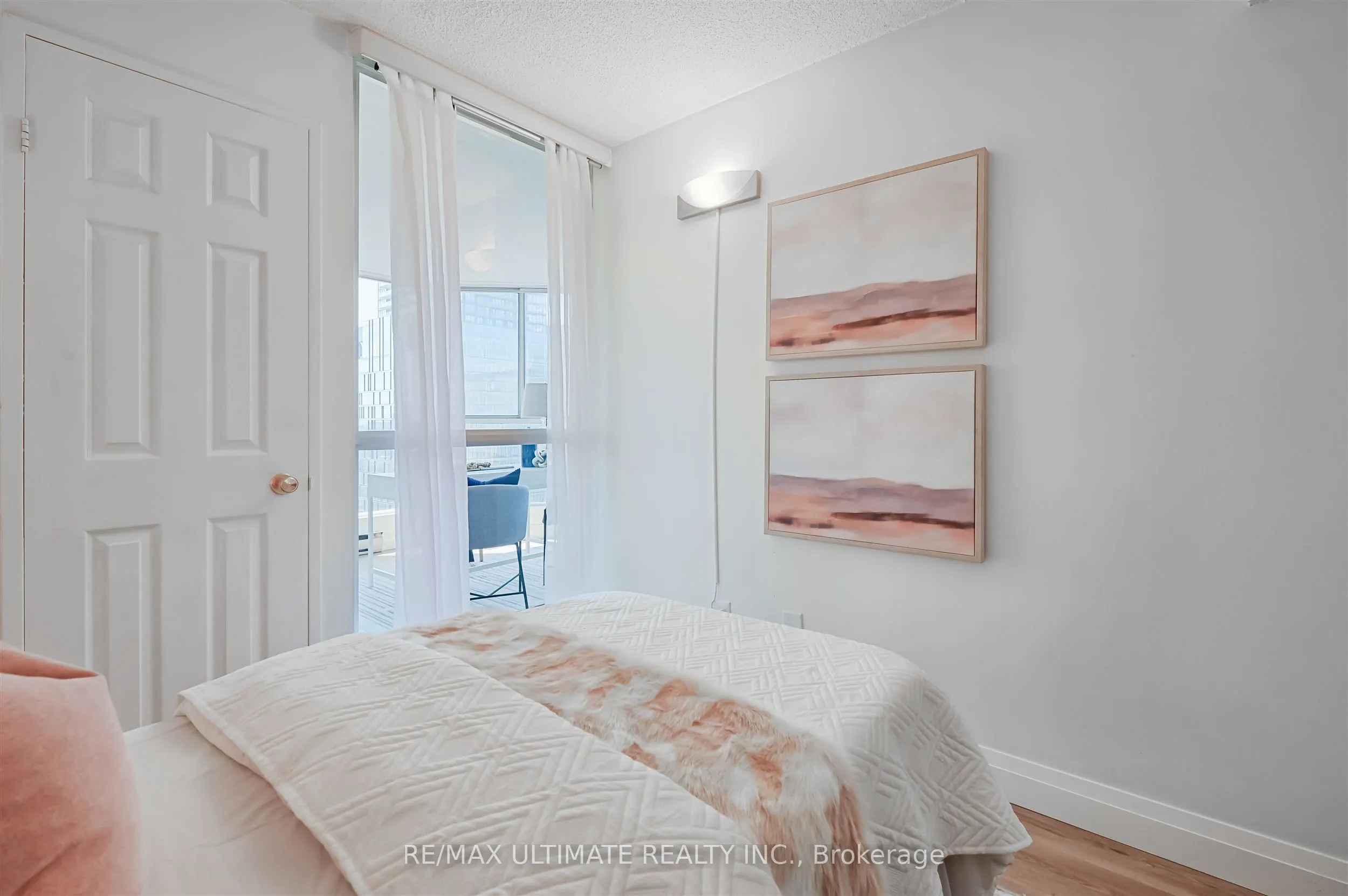 55 Centre Avenue, #2206