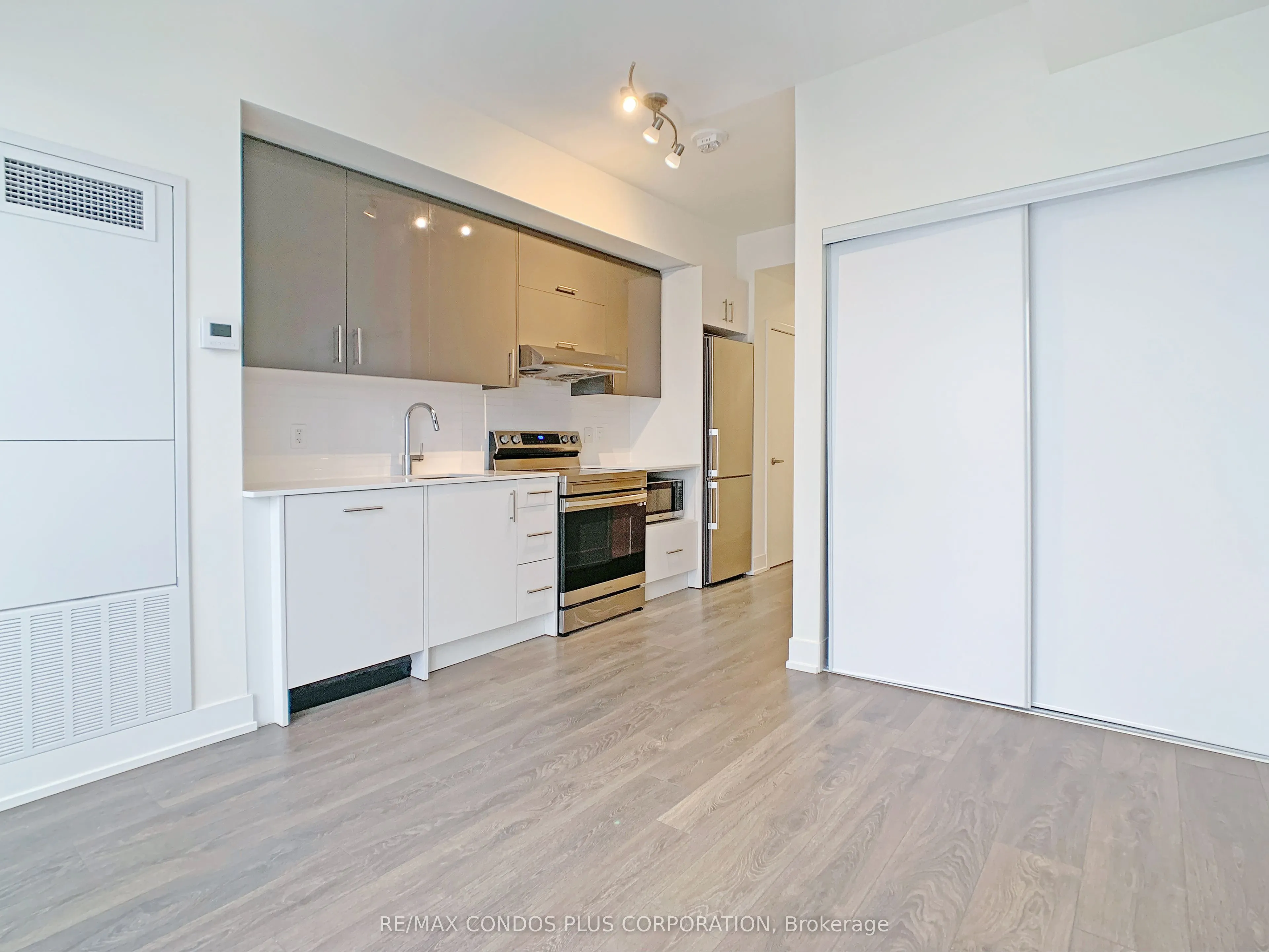 180 Fairview Mall Drive, #903