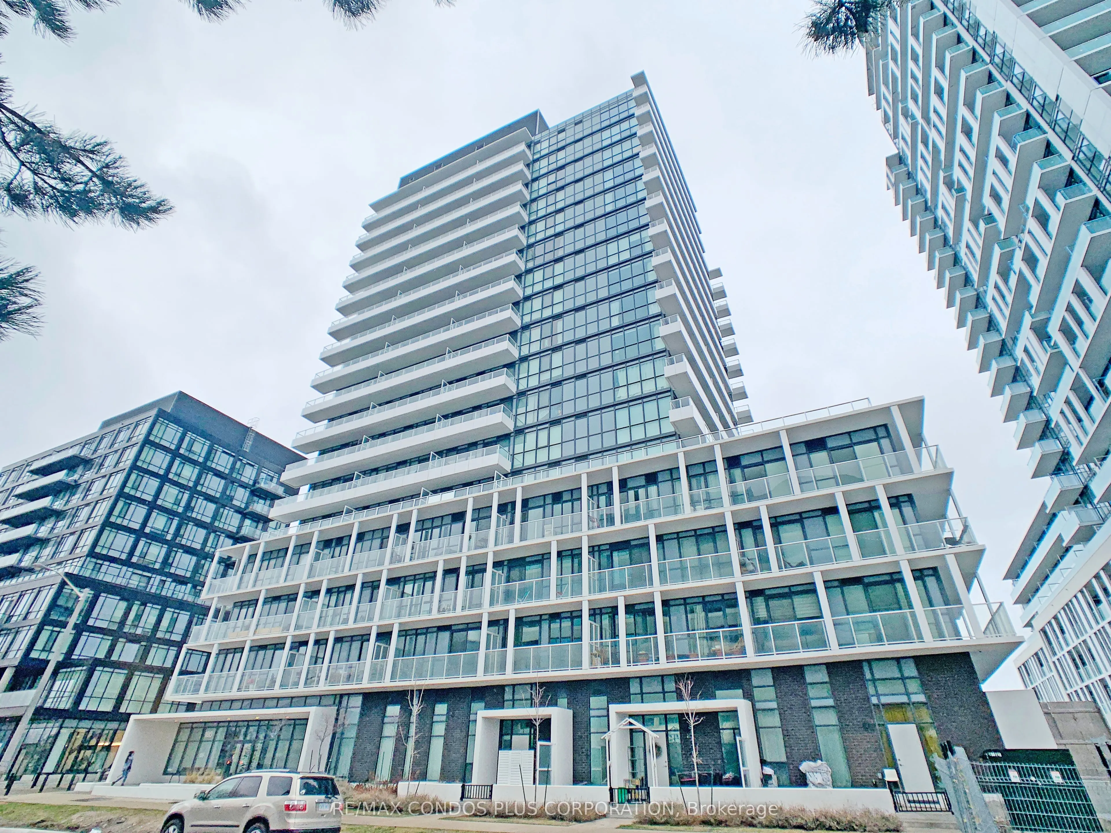 180 Fairview Mall Drive, #903