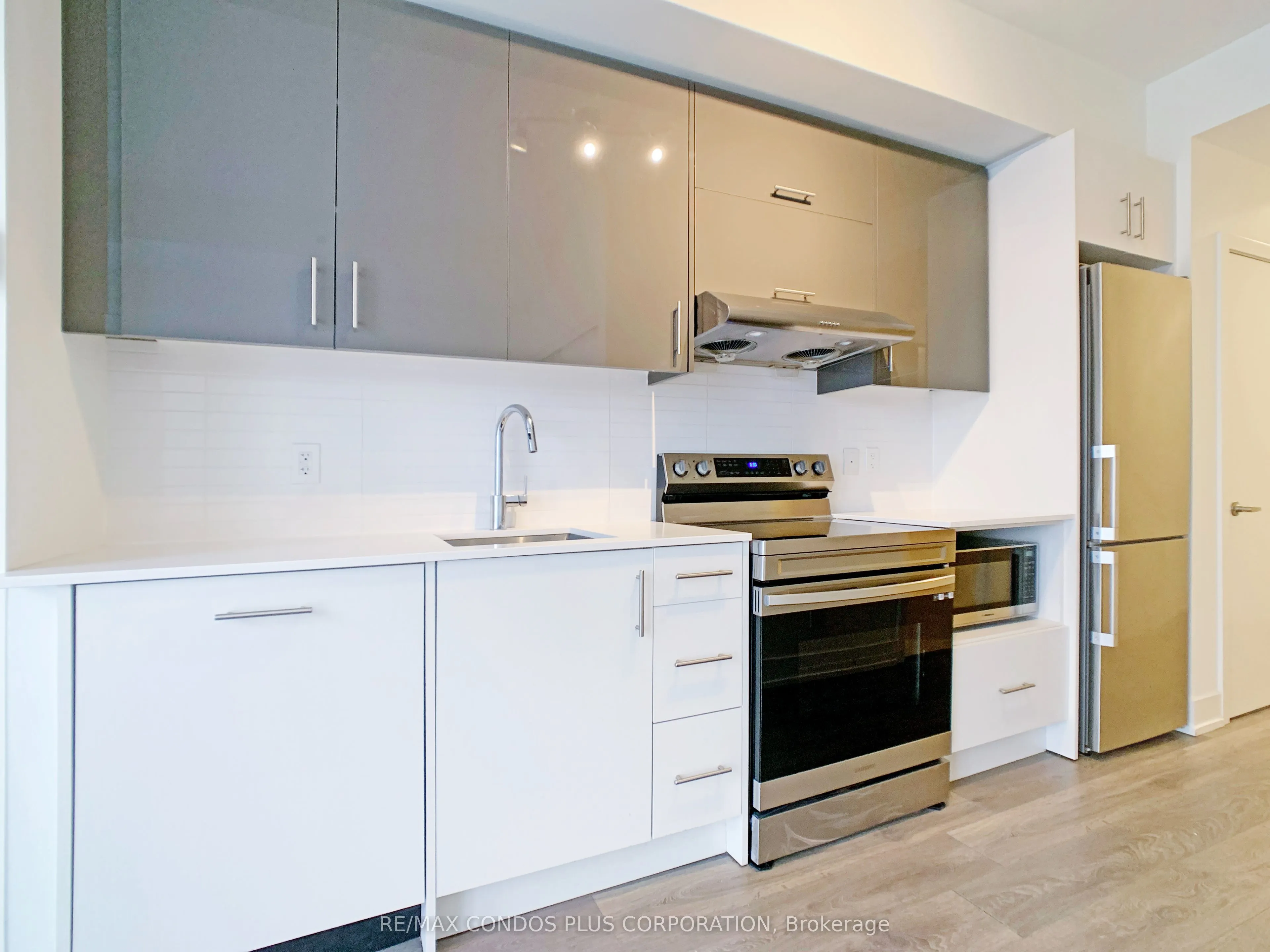 180 Fairview Mall Drive, #903