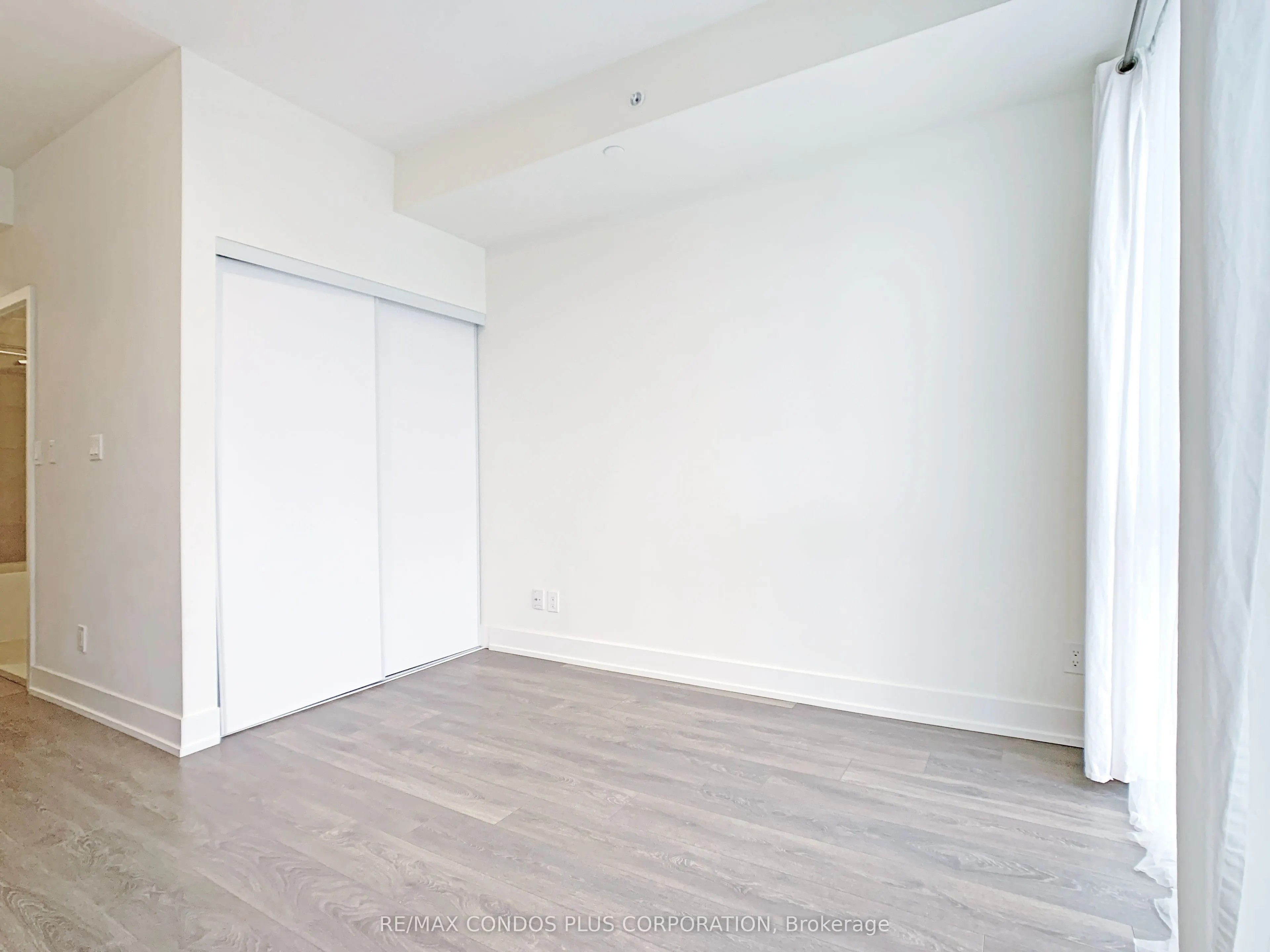 180 Fairview Mall Drive, #903