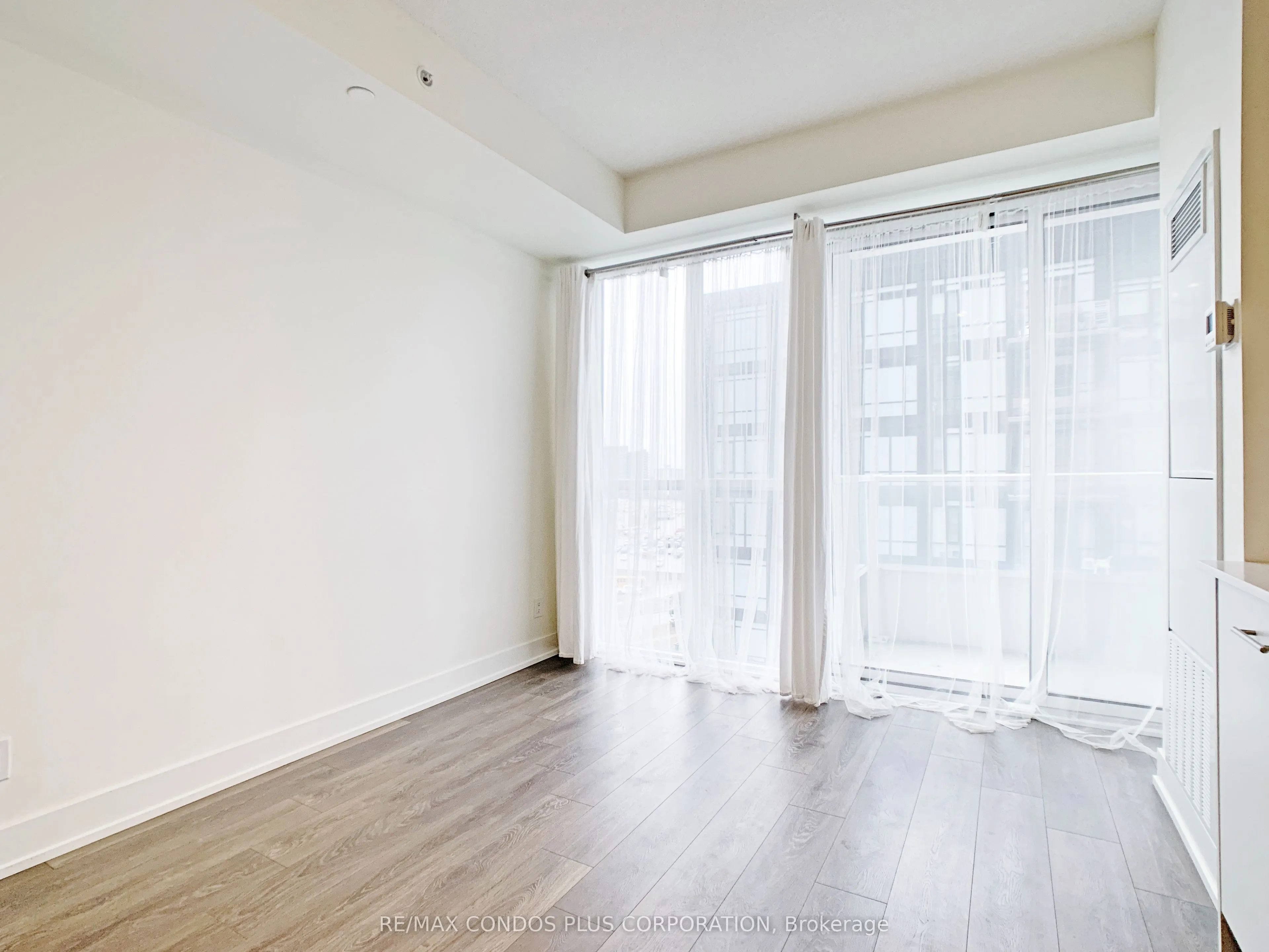 180 Fairview Mall Drive, #903