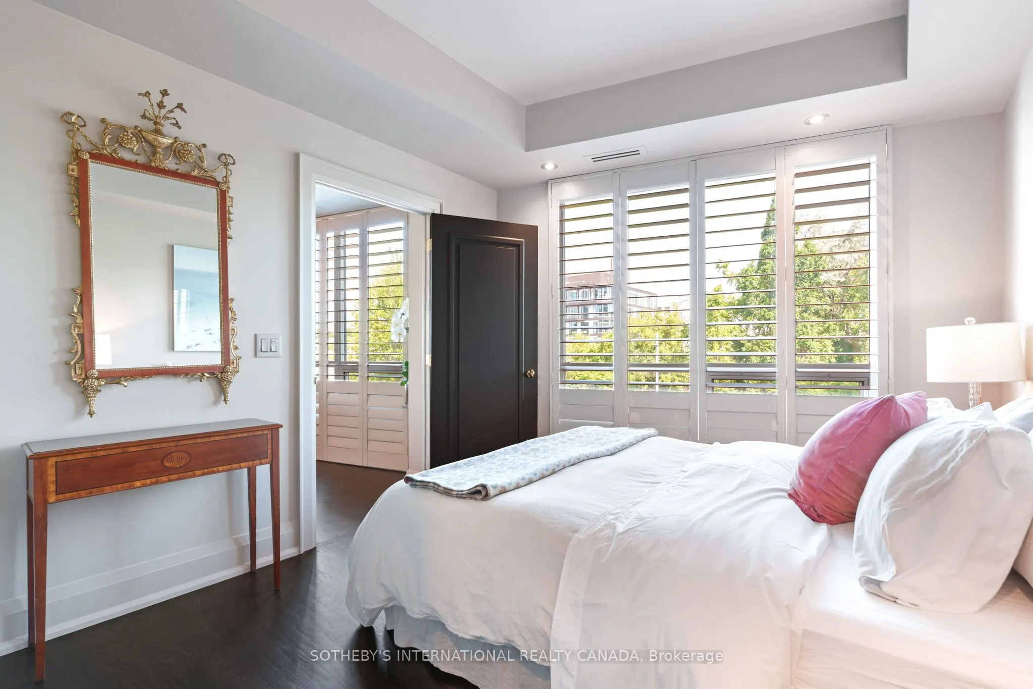 20 Scrivener Square, #304