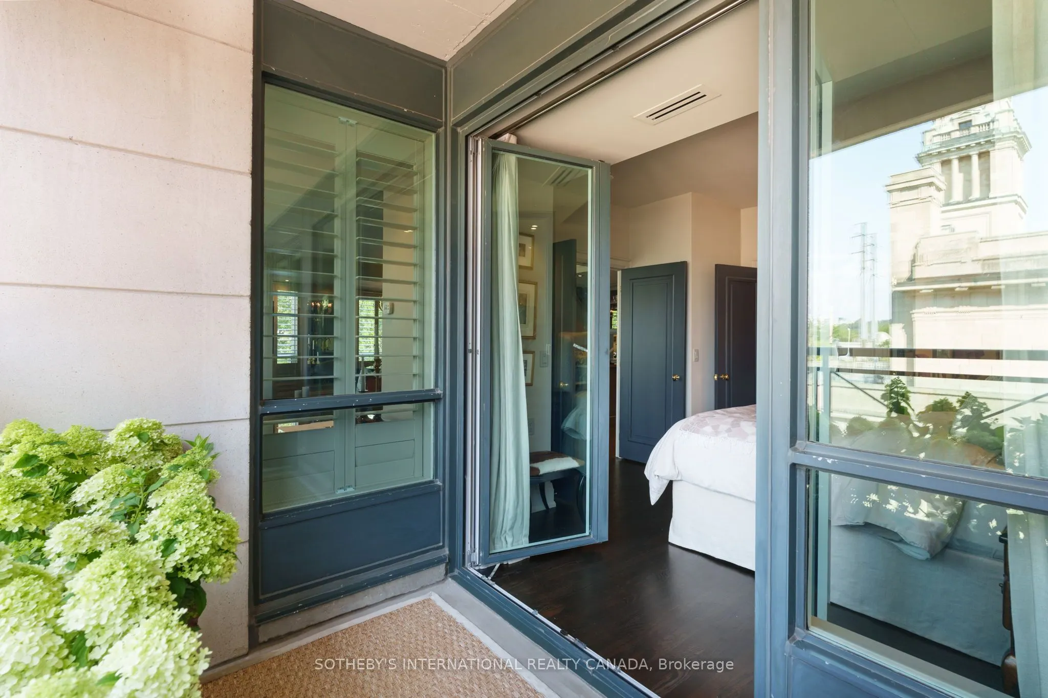 20 Scrivener Square, #304
