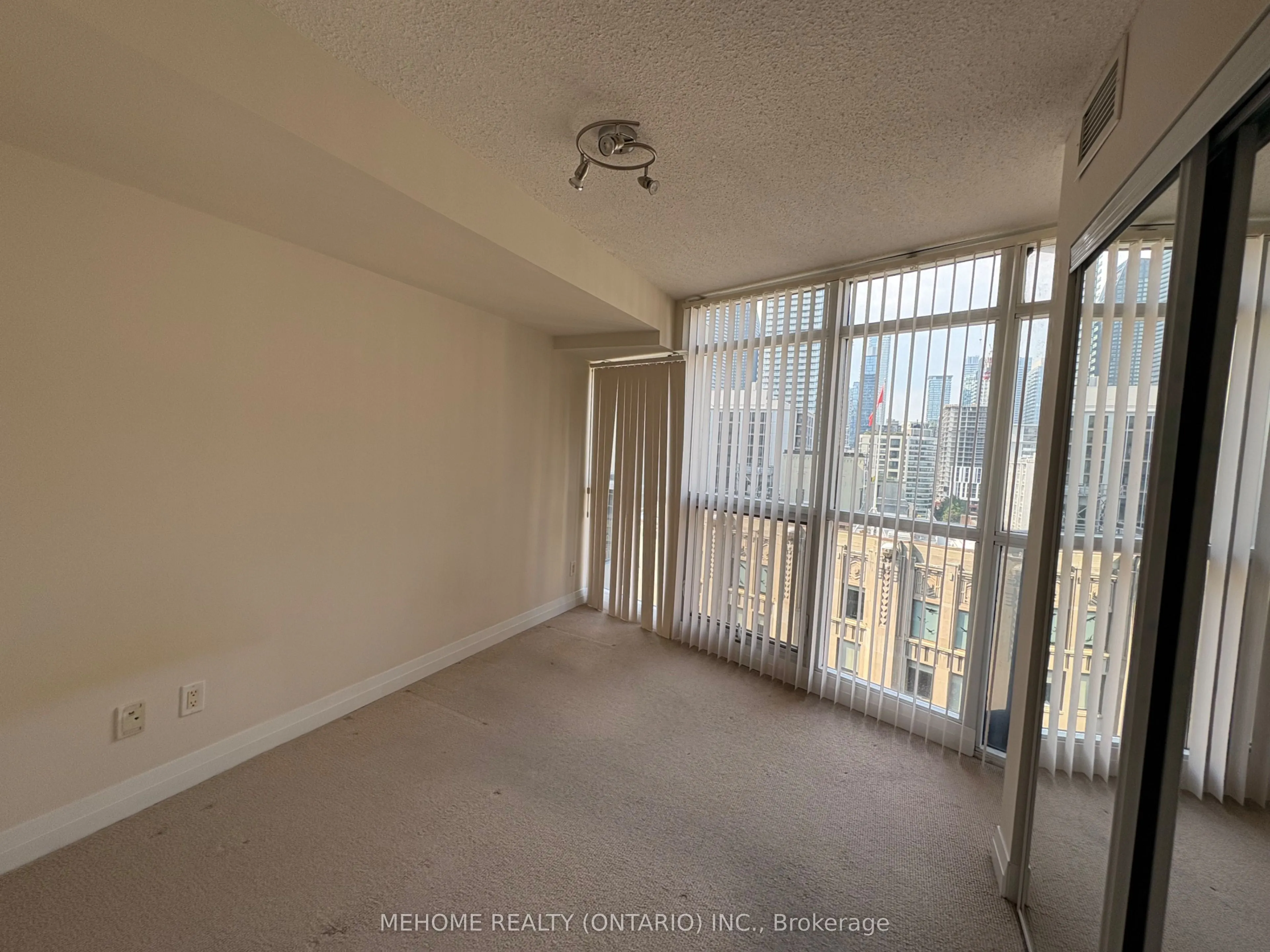 21 Carlton Street, #1605
