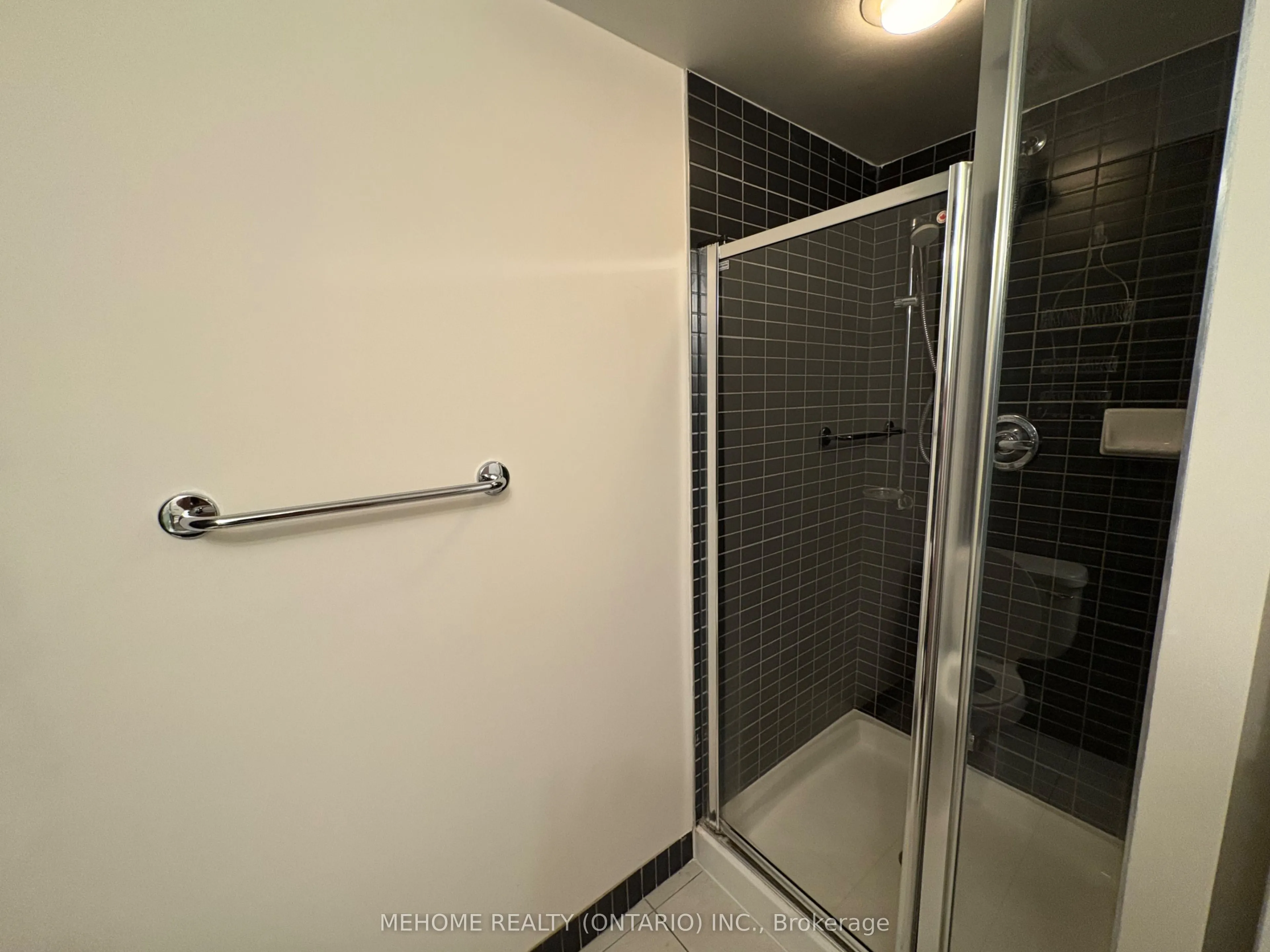 21 Carlton Street, #1605