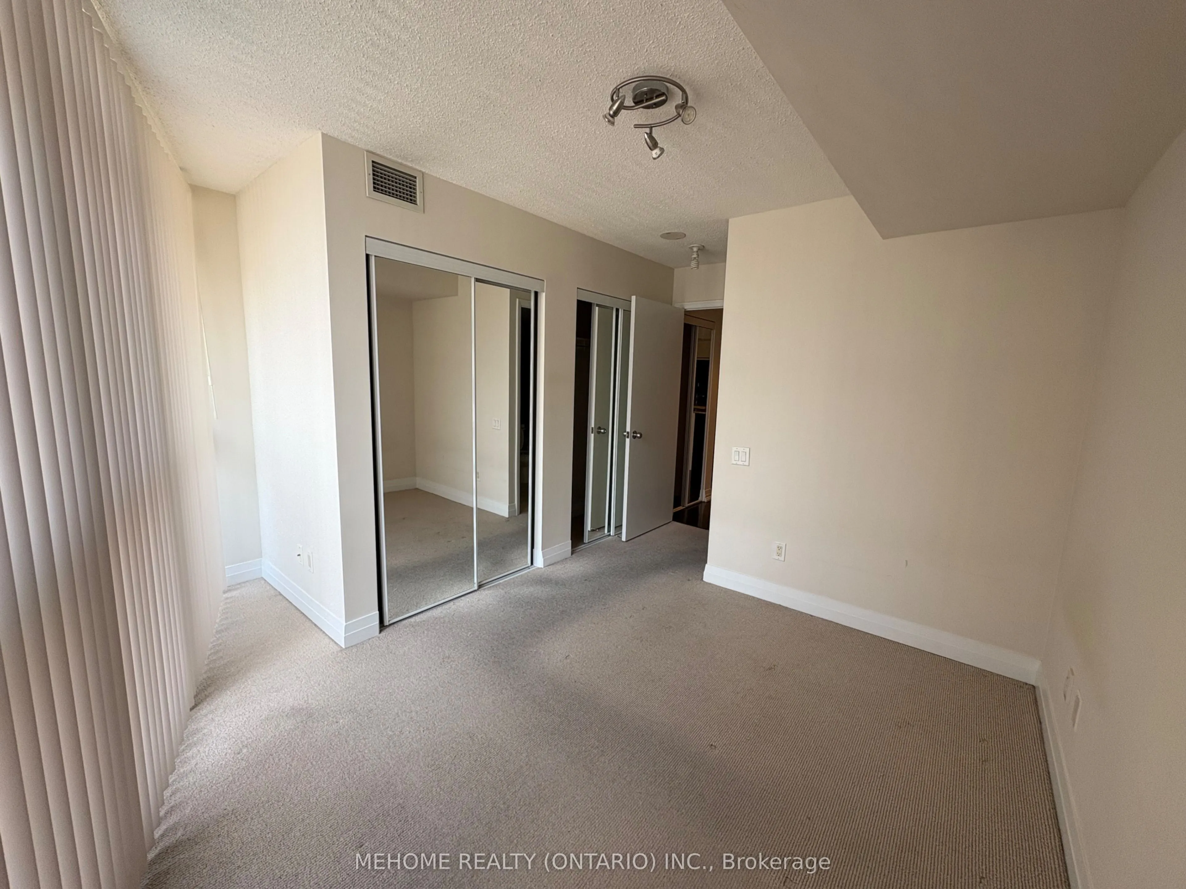 21 Carlton Street, #1605