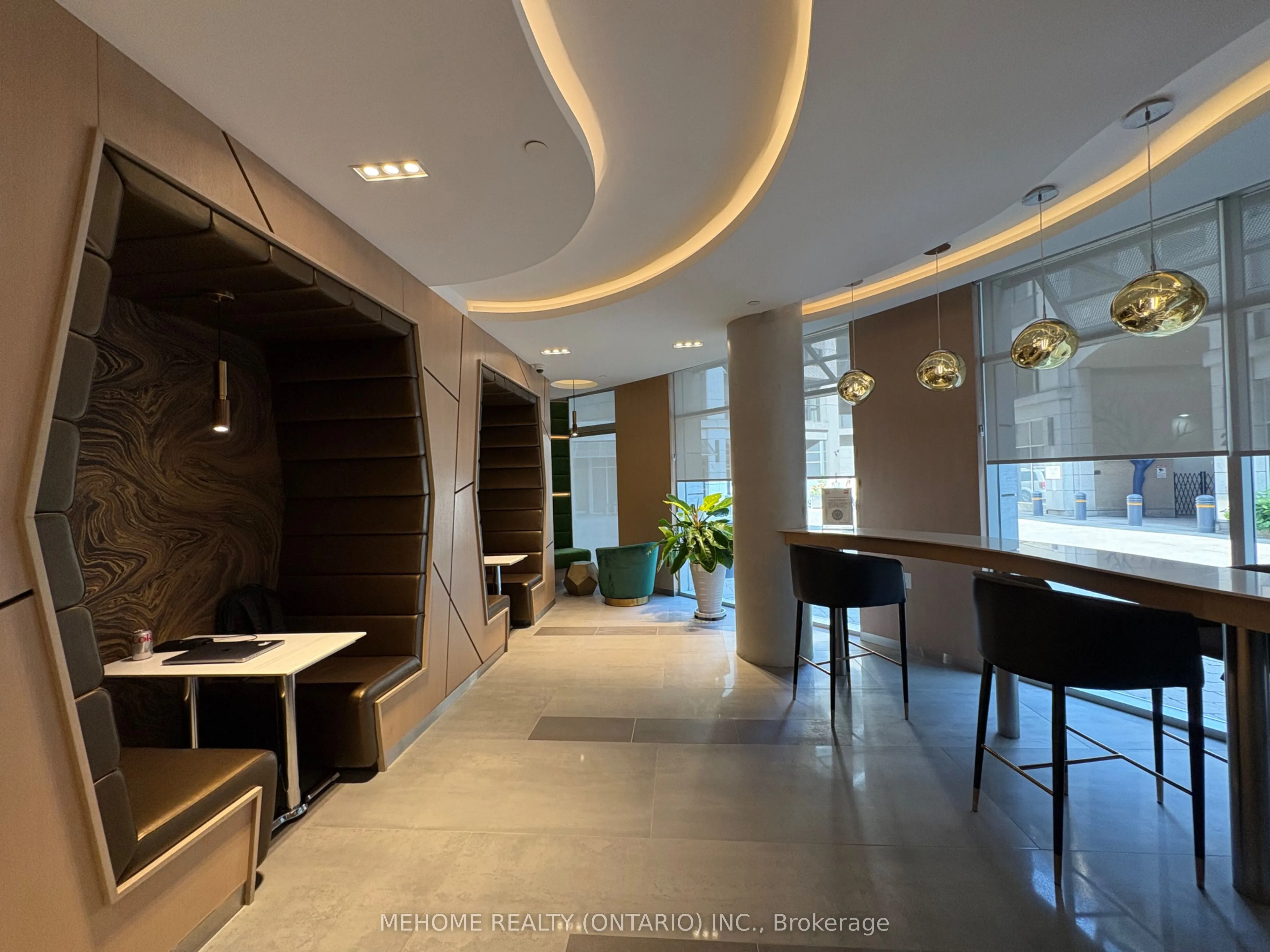 21 Carlton Street, #1605