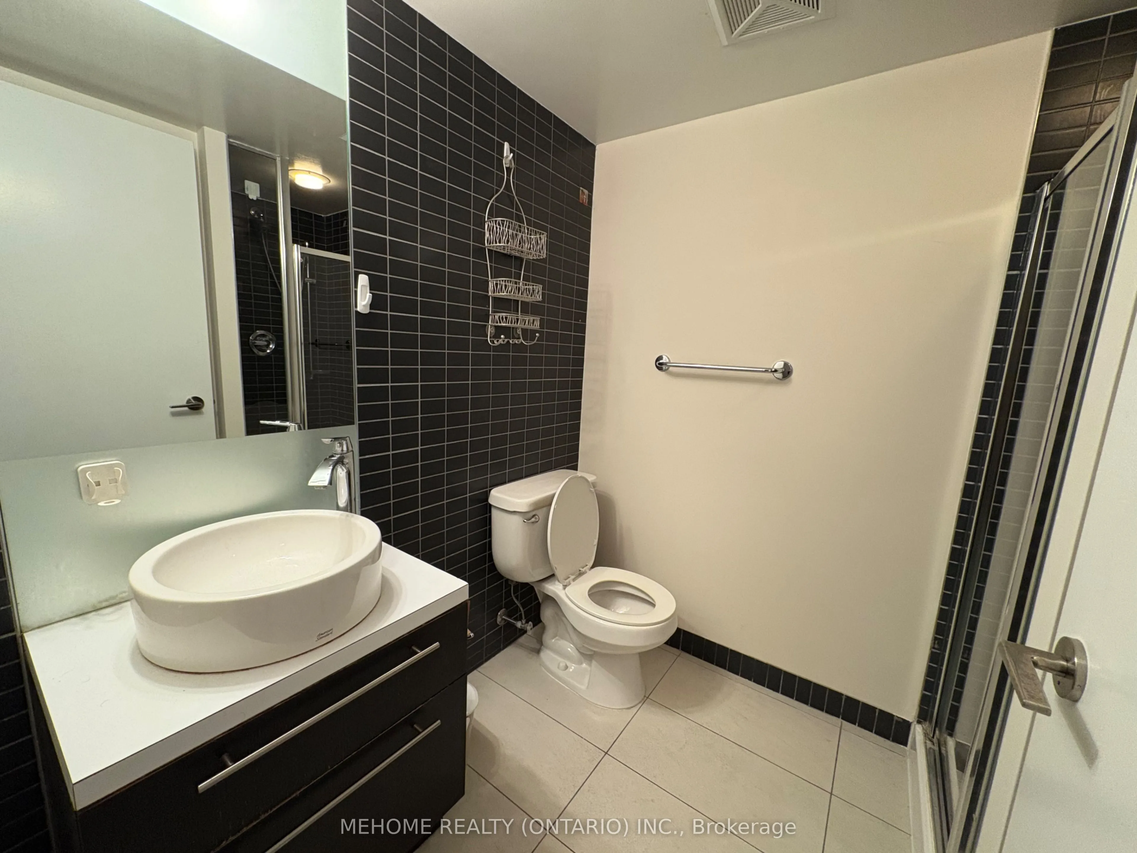 21 Carlton Street, #1605