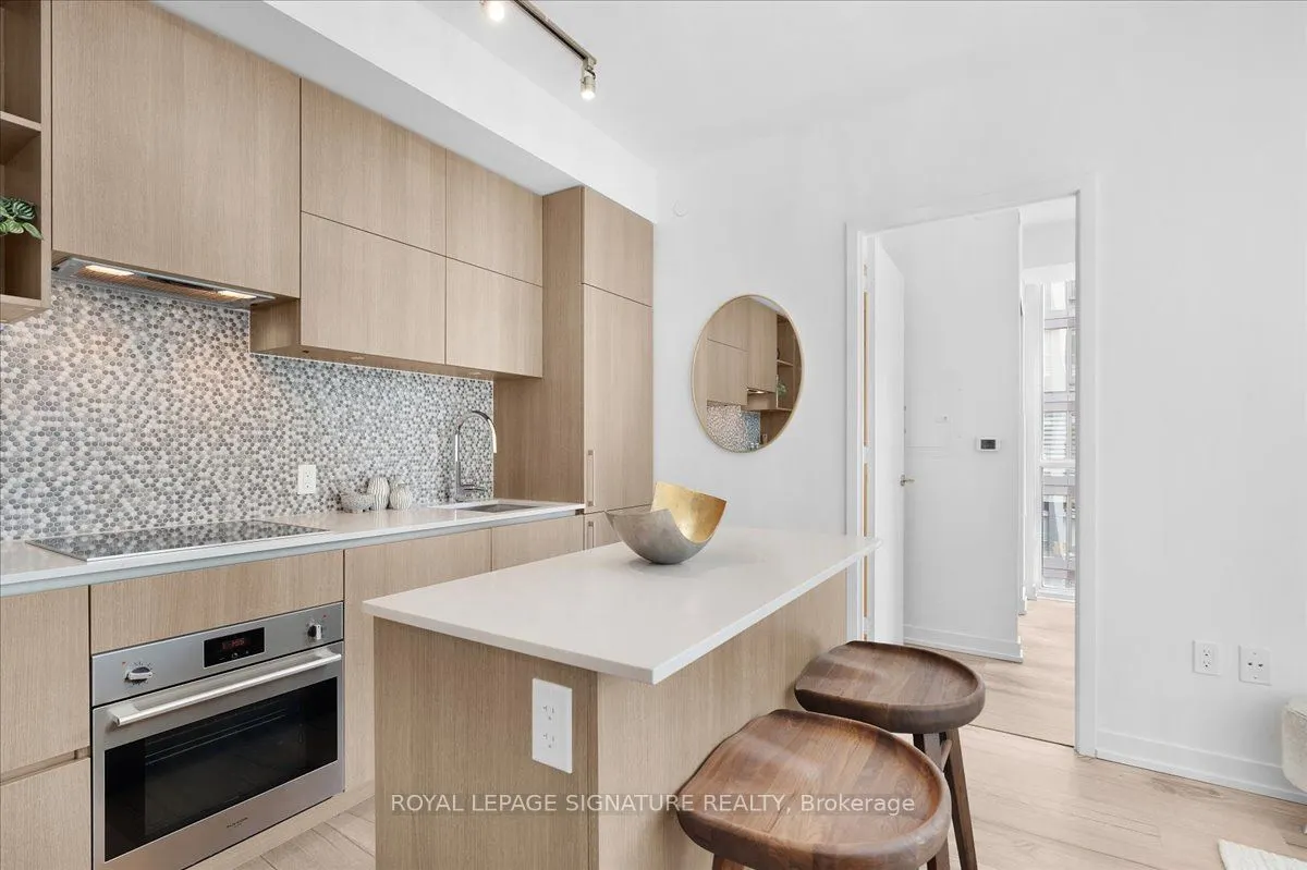 1 Yorkville Avenue, #1402