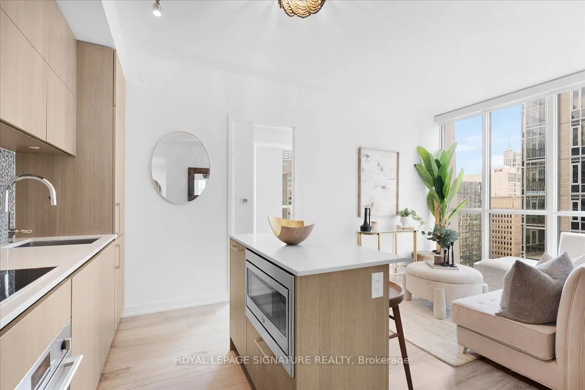 1 Yorkville Avenue, #1402