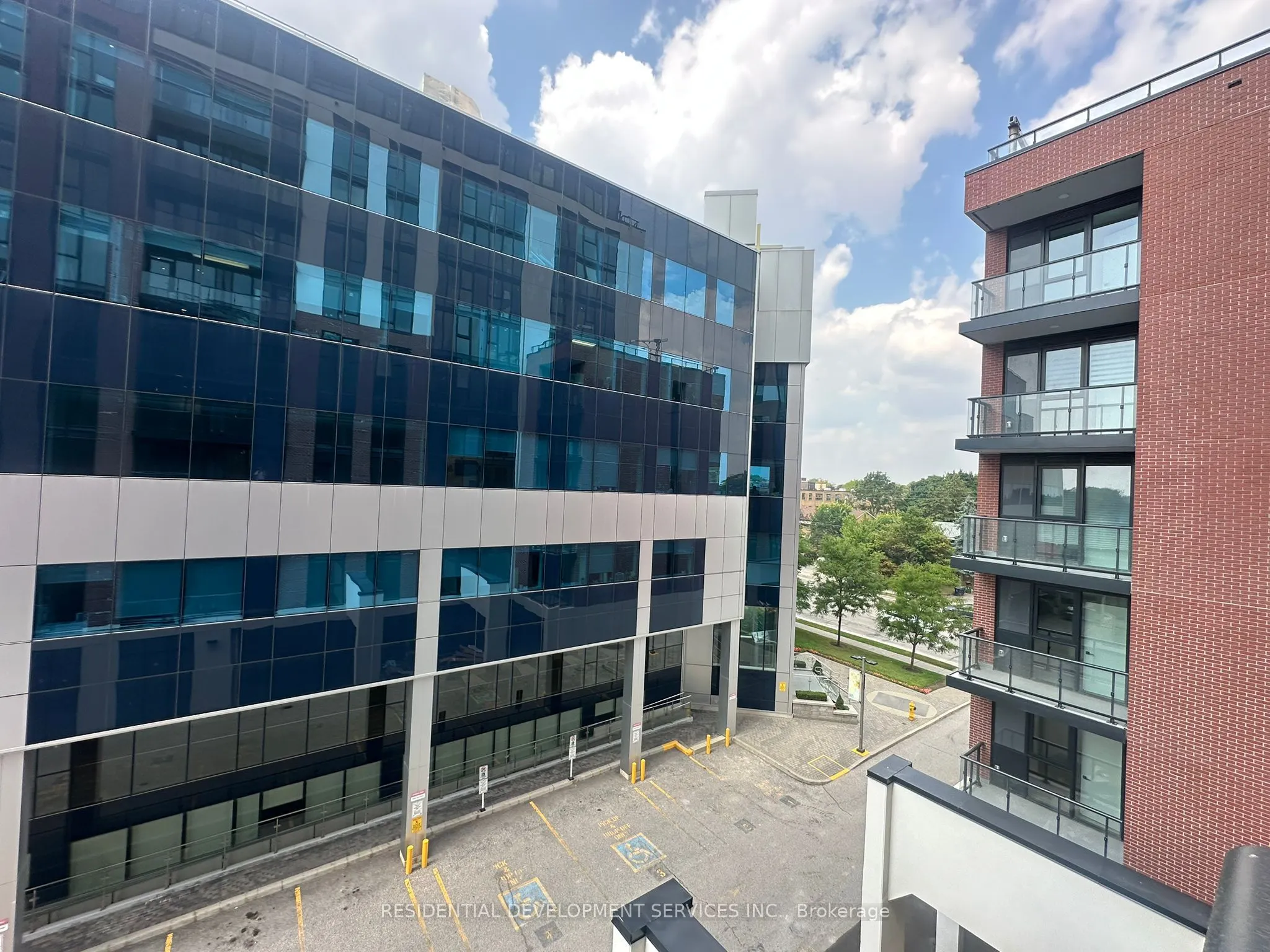 699 Sheppard Avenue E, #512