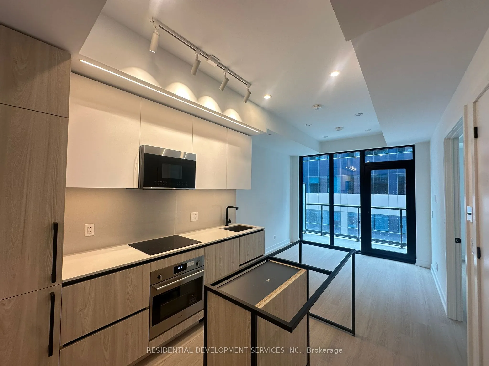 699 Sheppard Avenue E, #512