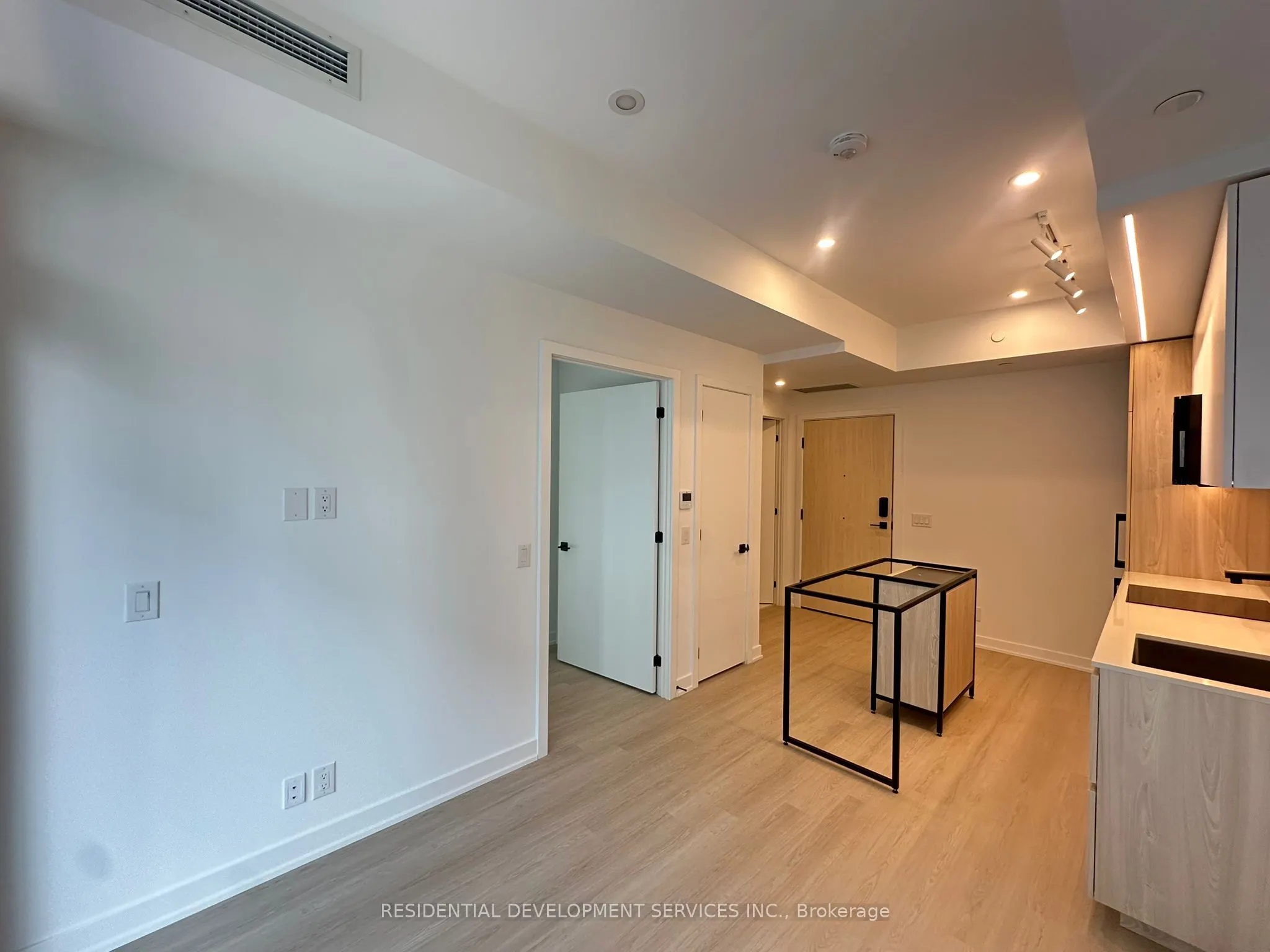 699 Sheppard Avenue E, #512