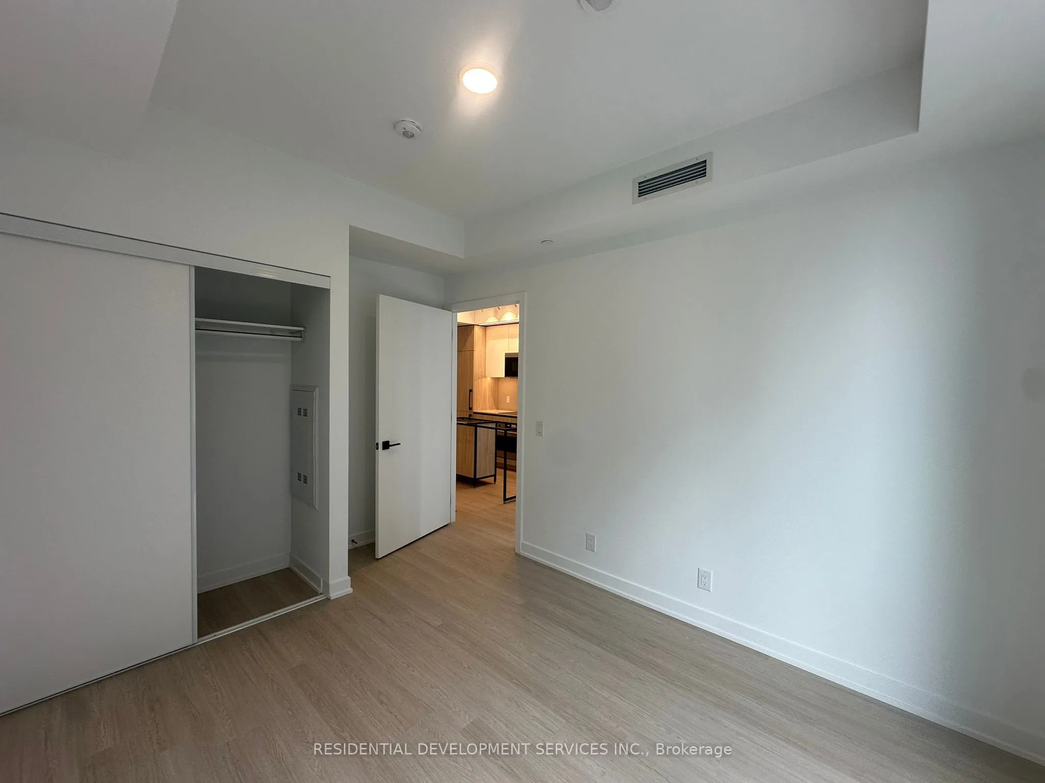 699 Sheppard Avenue E, #512