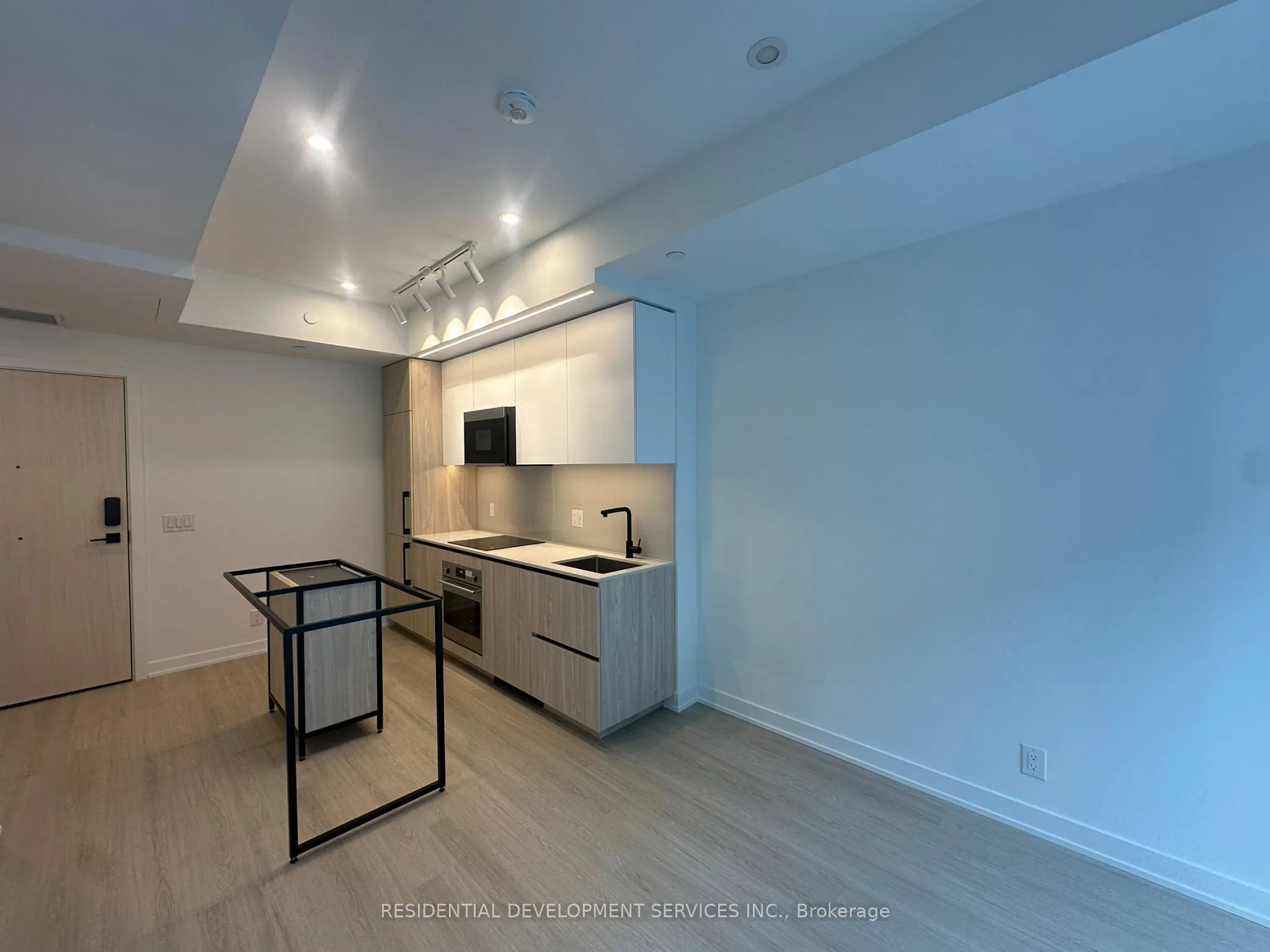 699 Sheppard Avenue E, #512