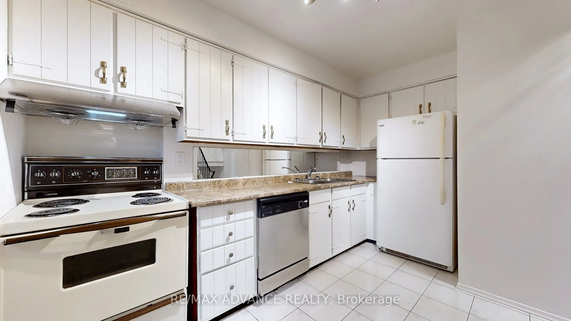 165 Cherokee Boulevard, #121