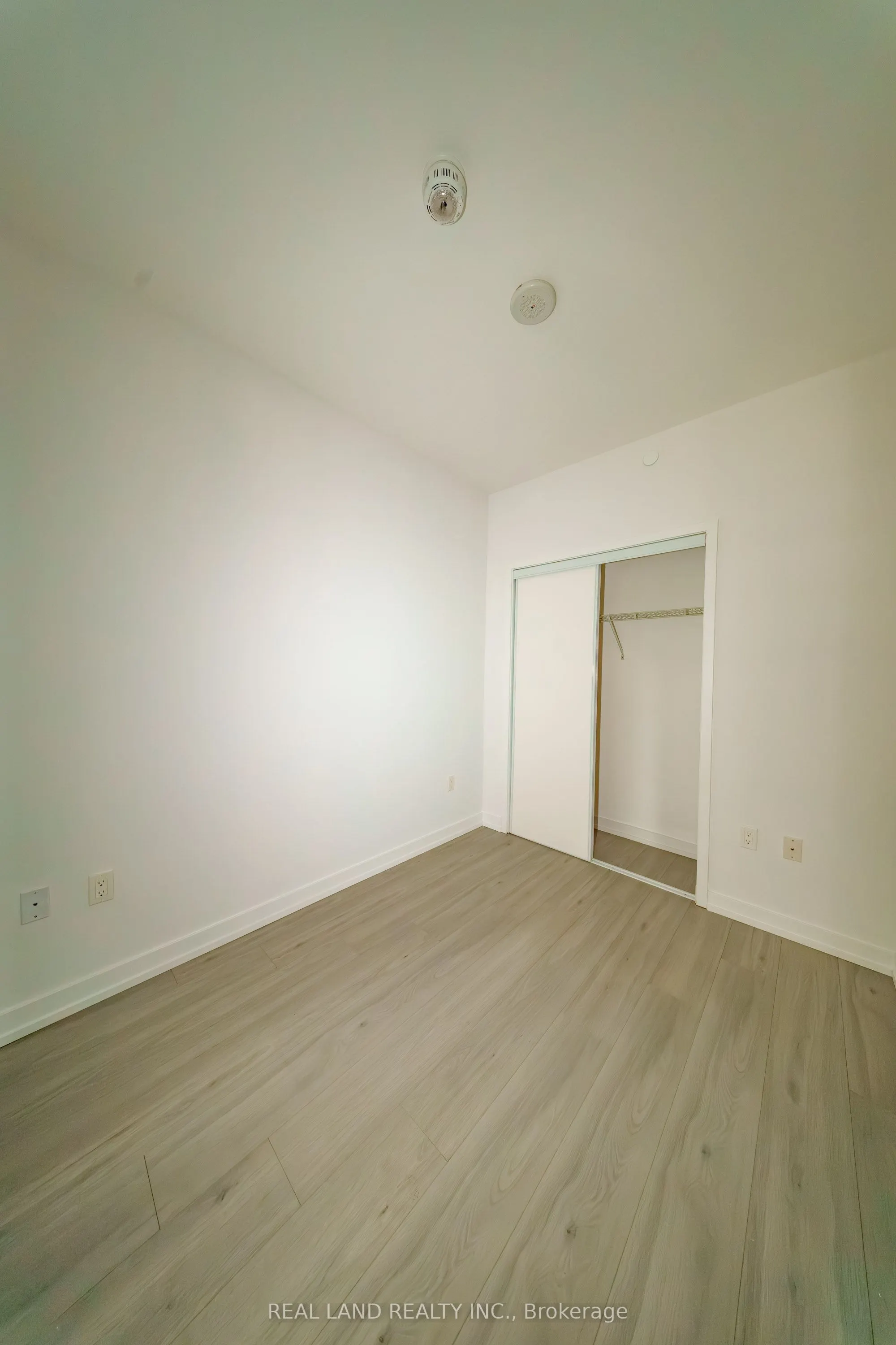 33 Helendale Avenue, #814