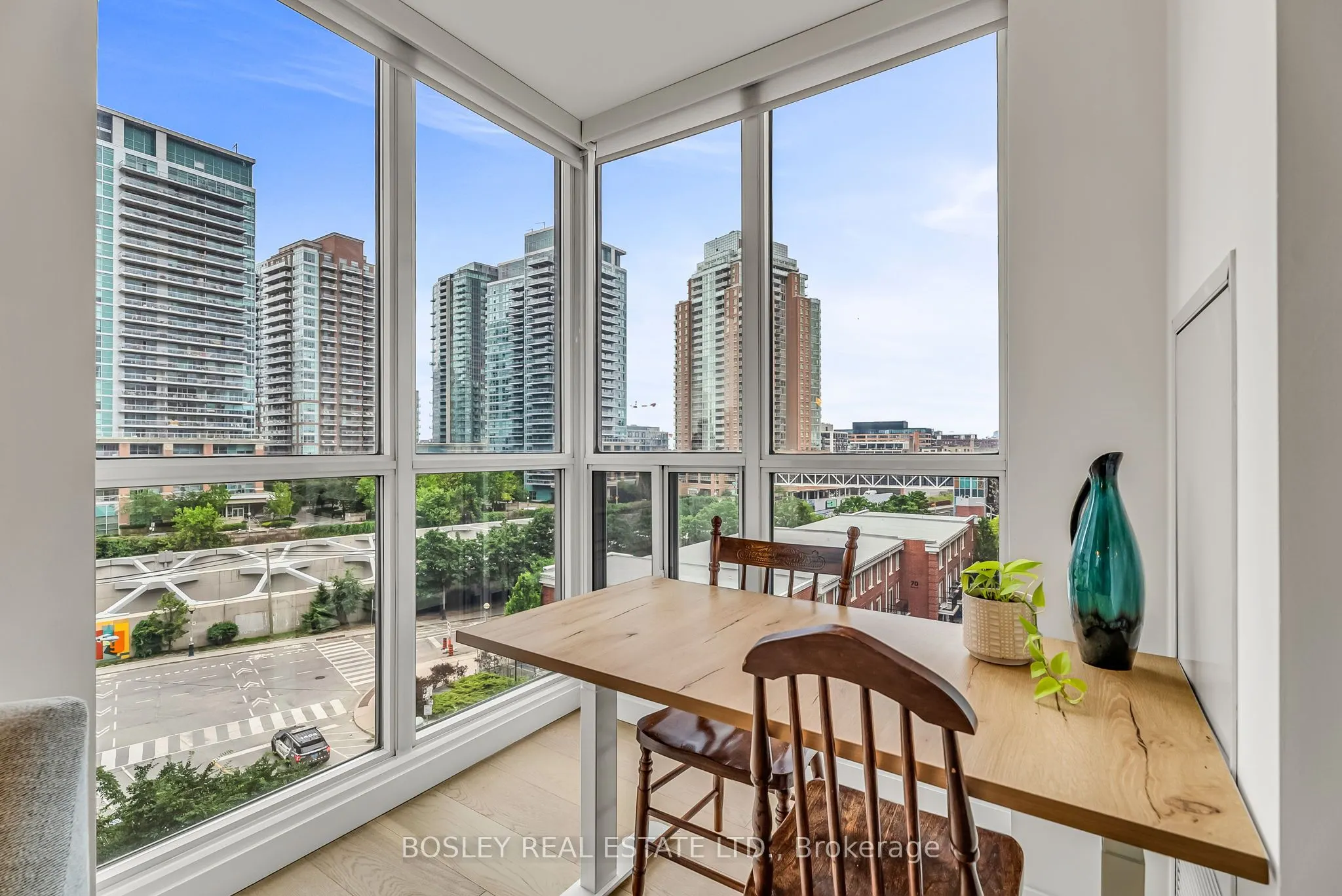 1005 King Street W, #707