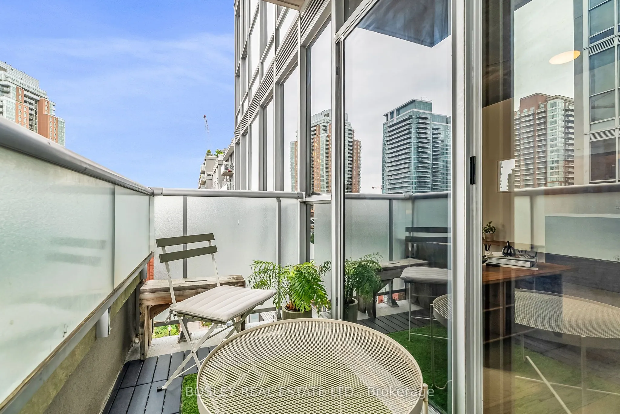 1005 King Street W, #707