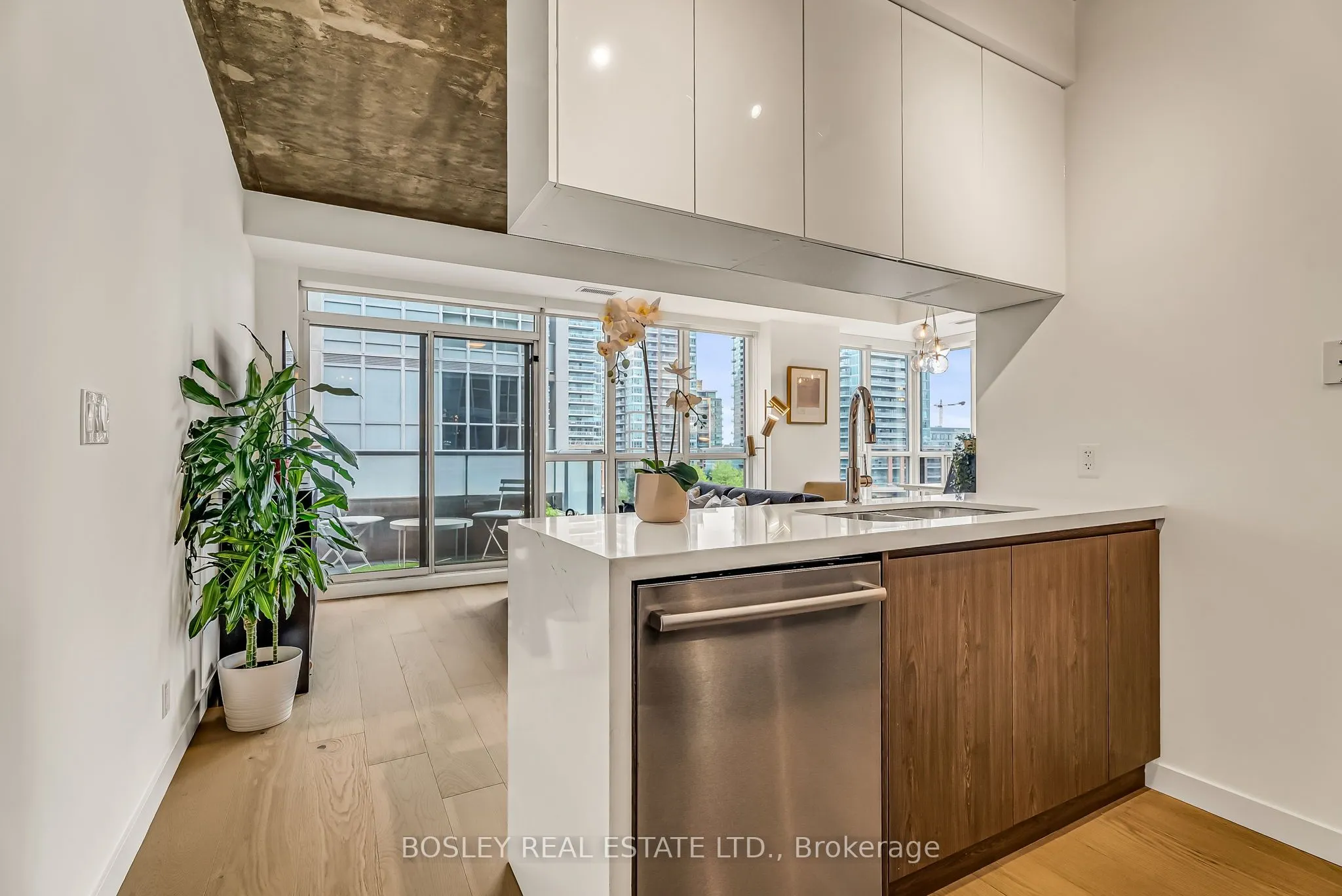 1005 King Street W, #707