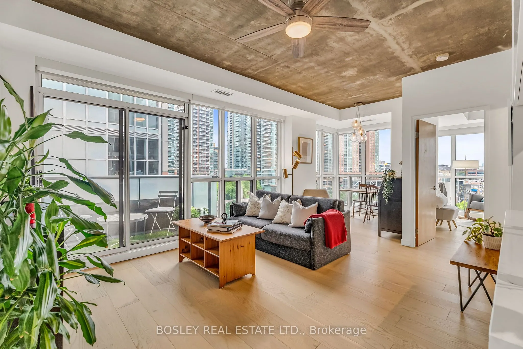 1005 King Street W, #707