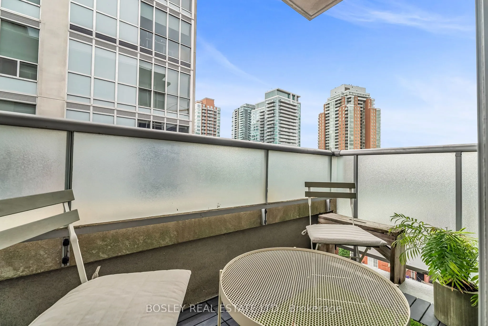 1005 King Street W, #707