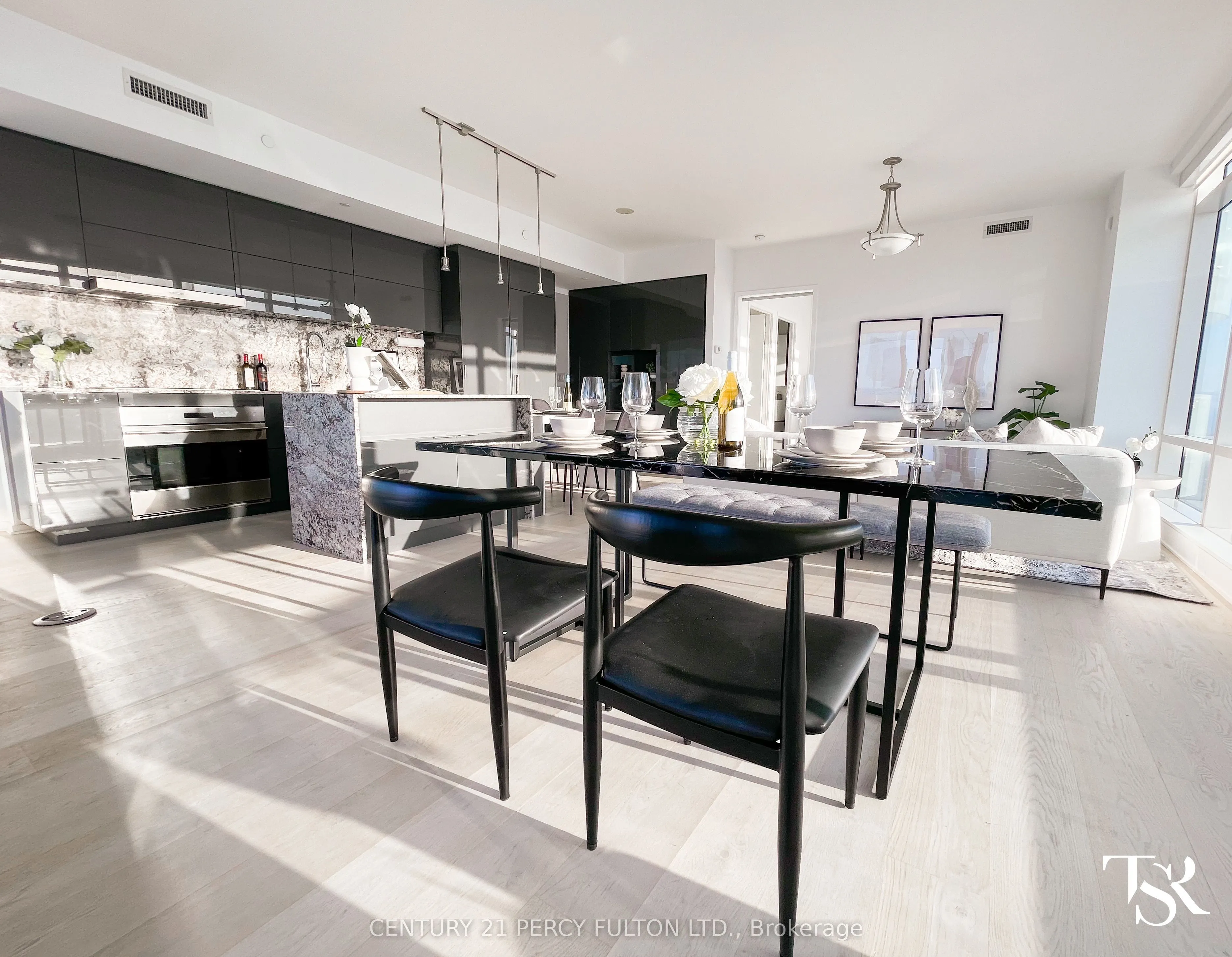 1 Bloor Street E, #7206