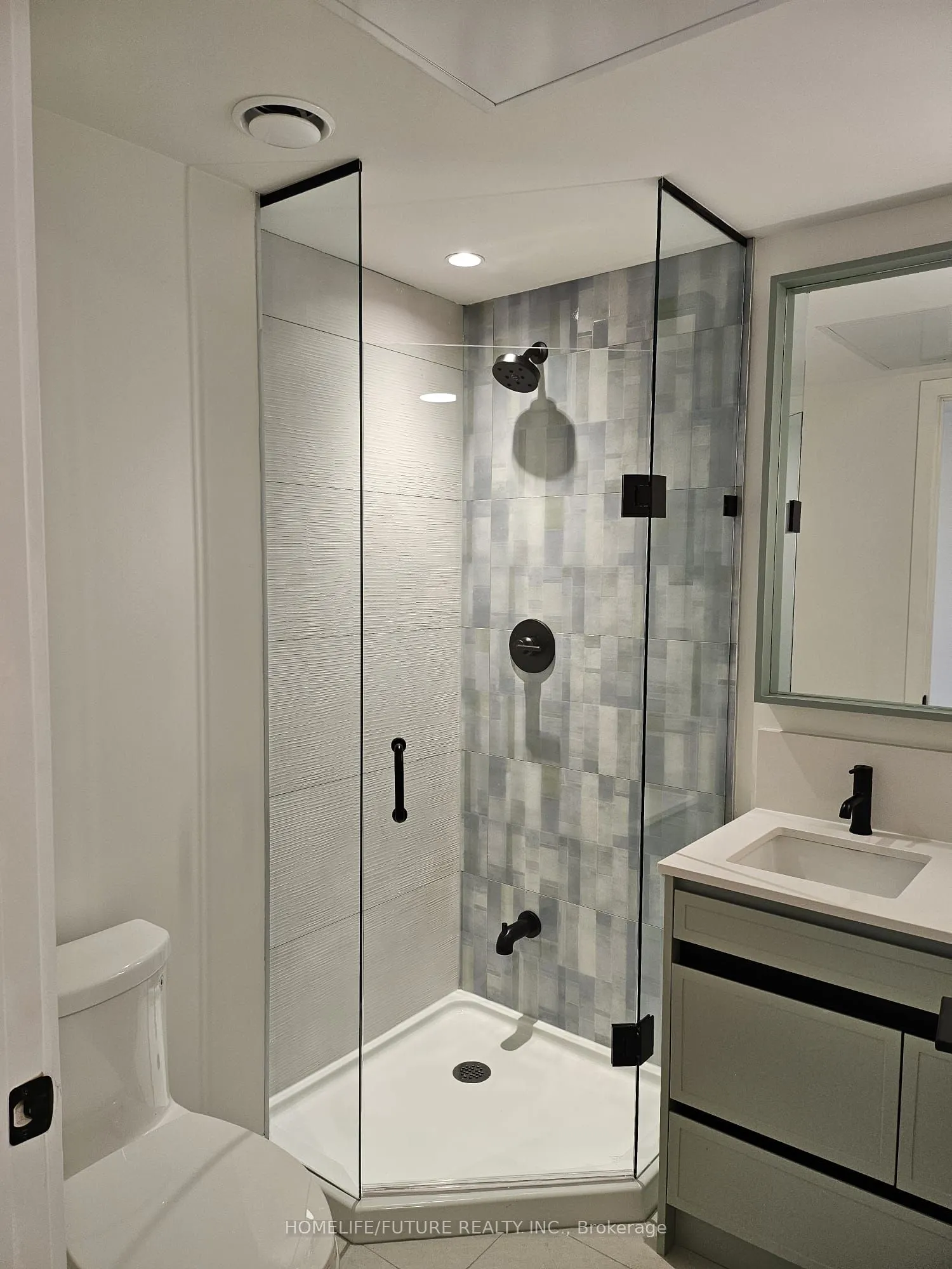 1200 Dundas Street, #207